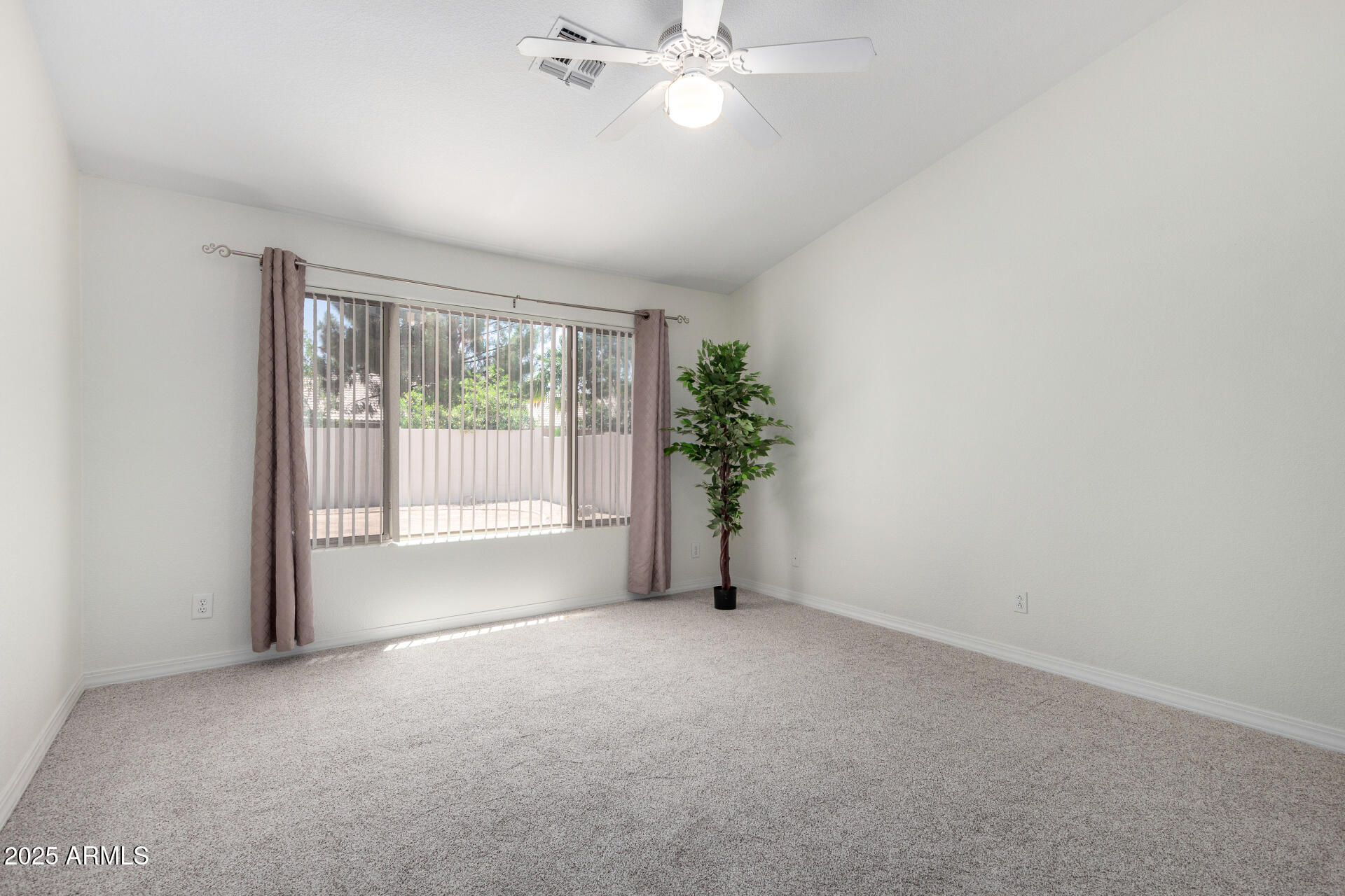 423 W CENTURY Court