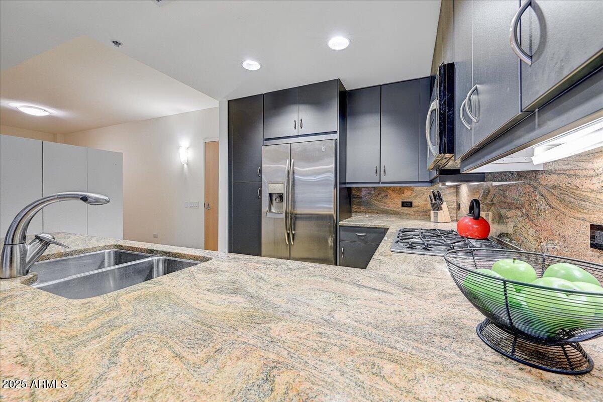 7137 E RANCHO VISTA Drive 2010