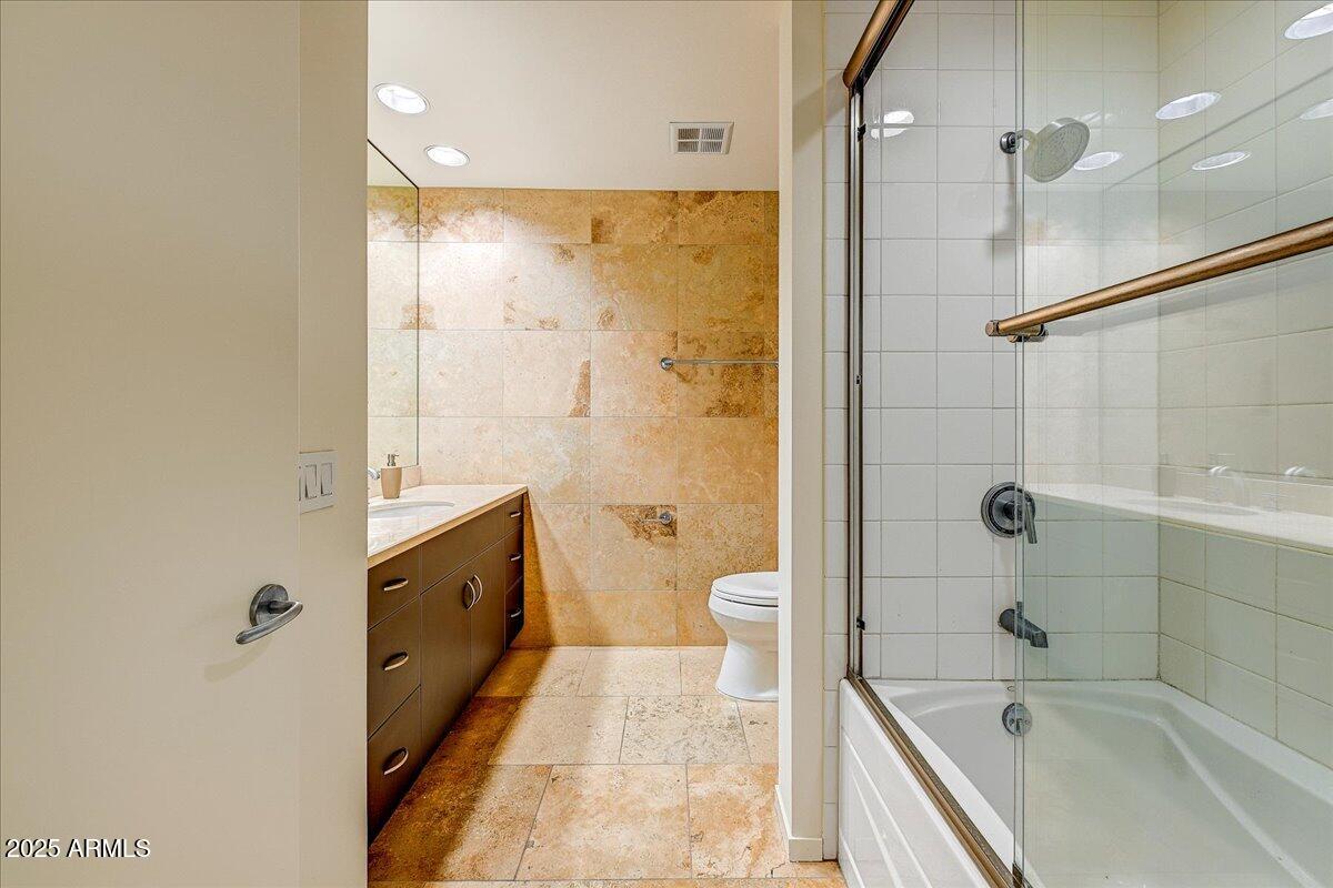 7137 E RANCHO VISTA Drive 2010