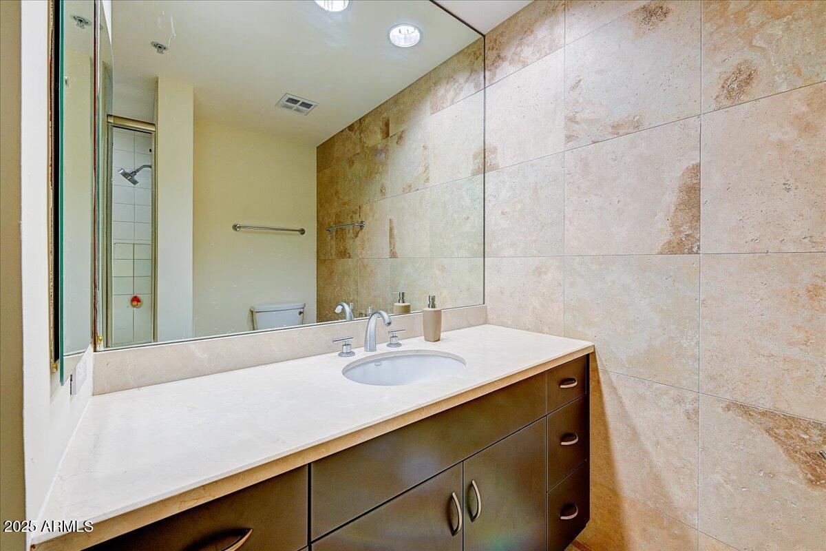 7137 E RANCHO VISTA Drive 2010