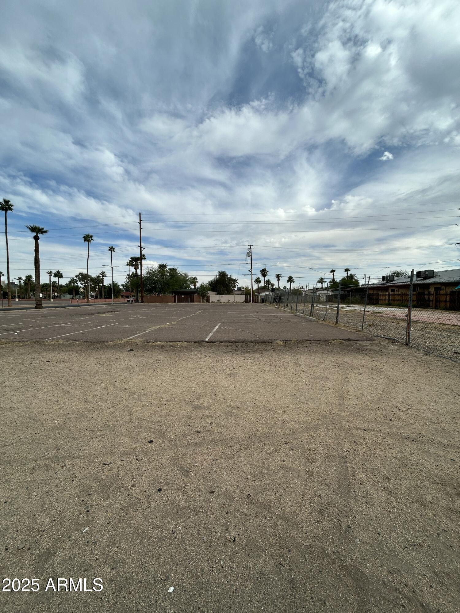 1605 W McDowell Road, 2