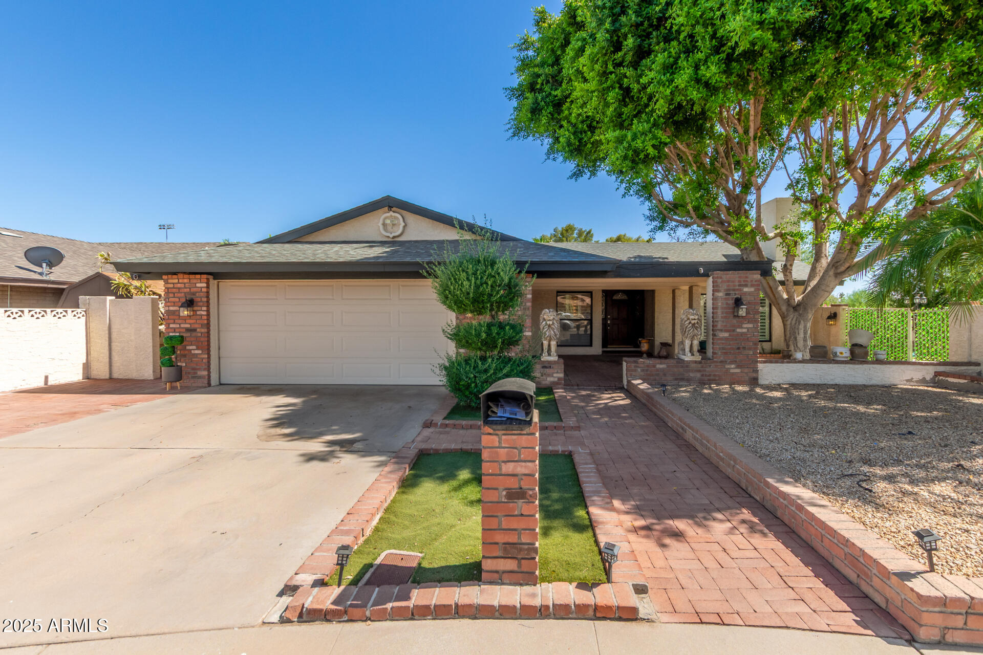 4627 W LAURIE Lane