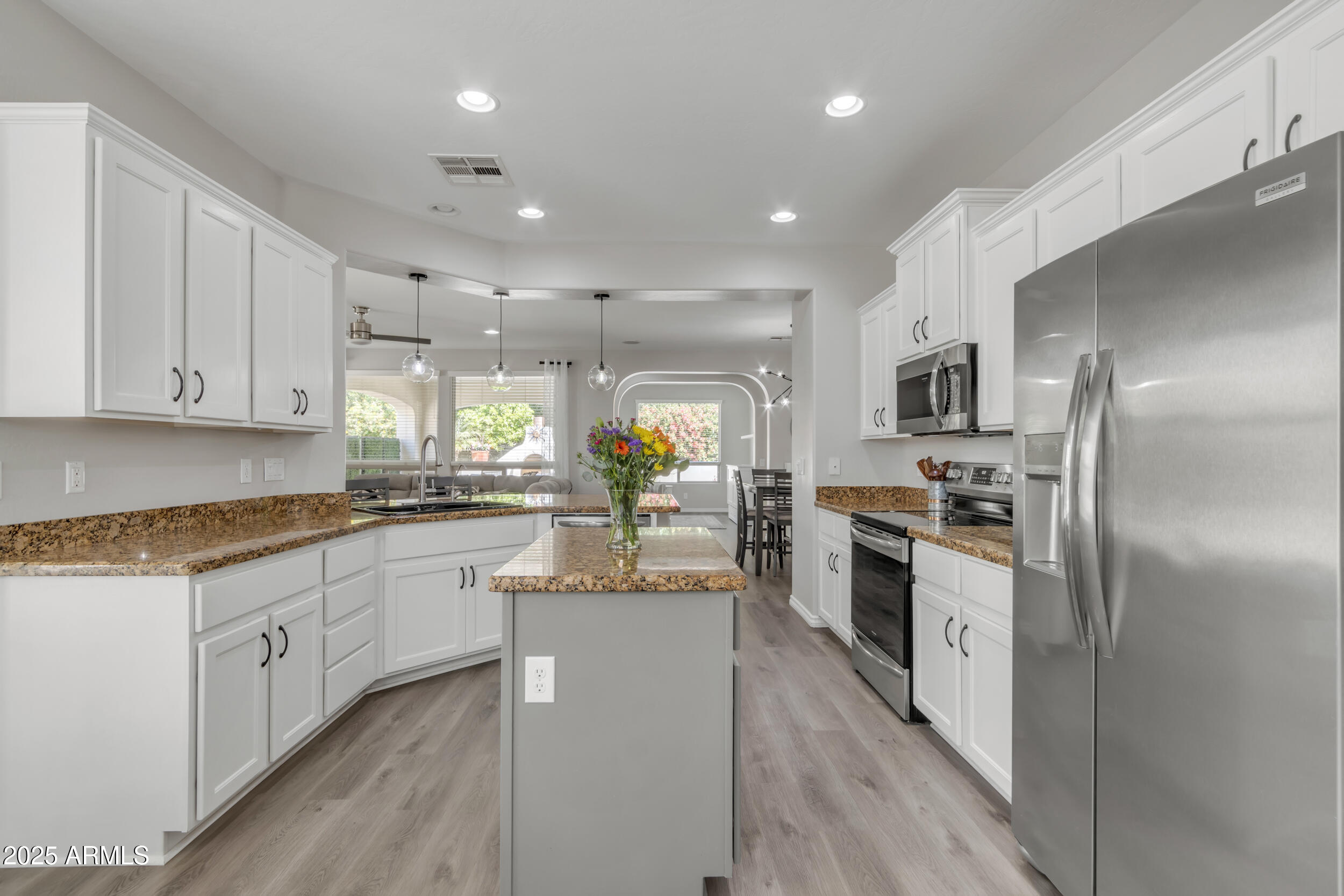 1556 E VESPER Trail