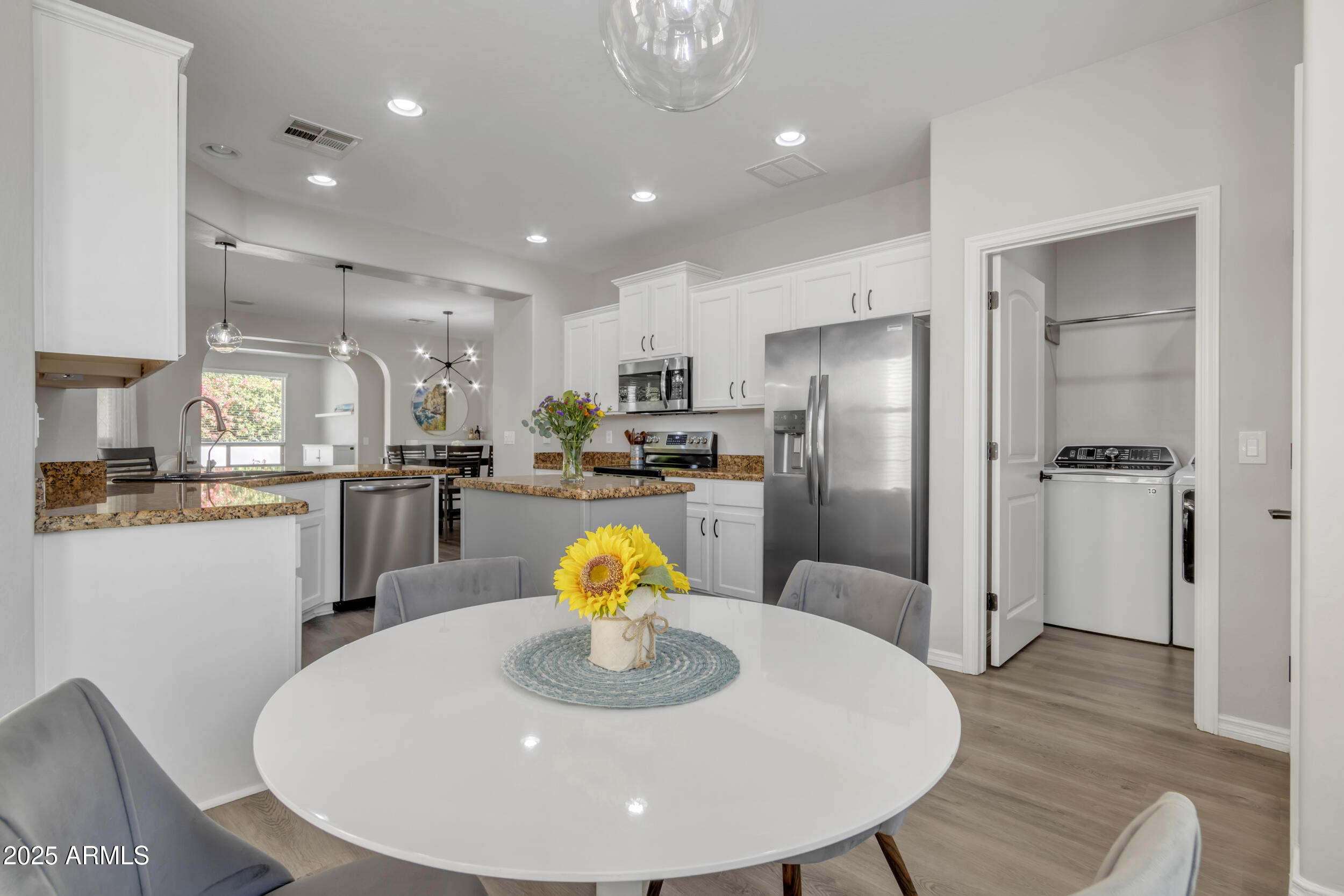 1556 E VESPER Trail