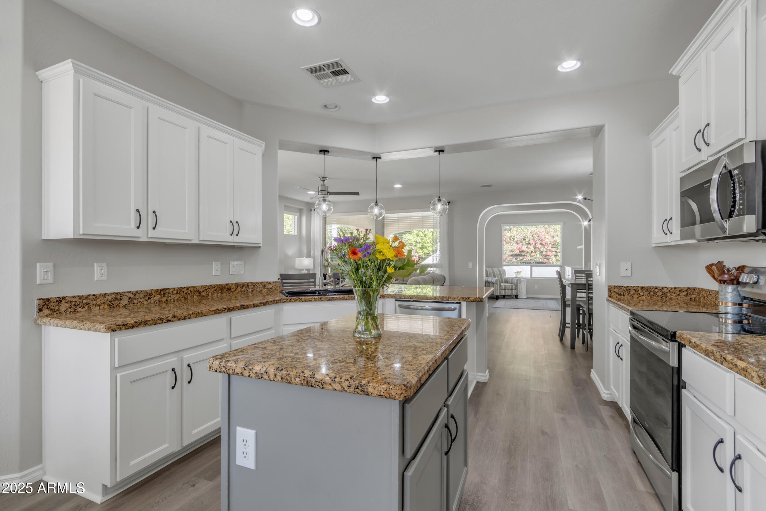 1556 E VESPER Trail