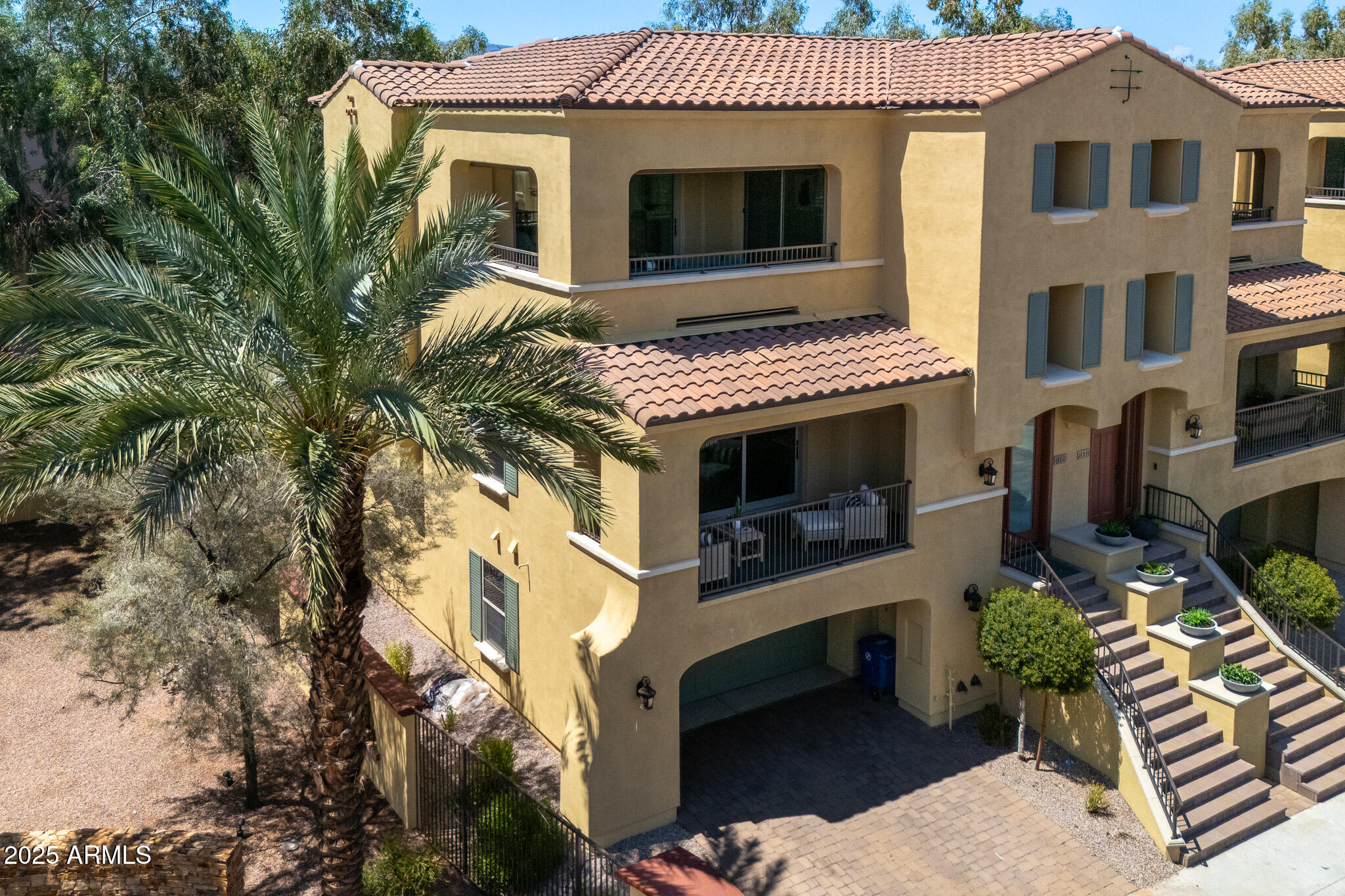 810 N Imperial Place