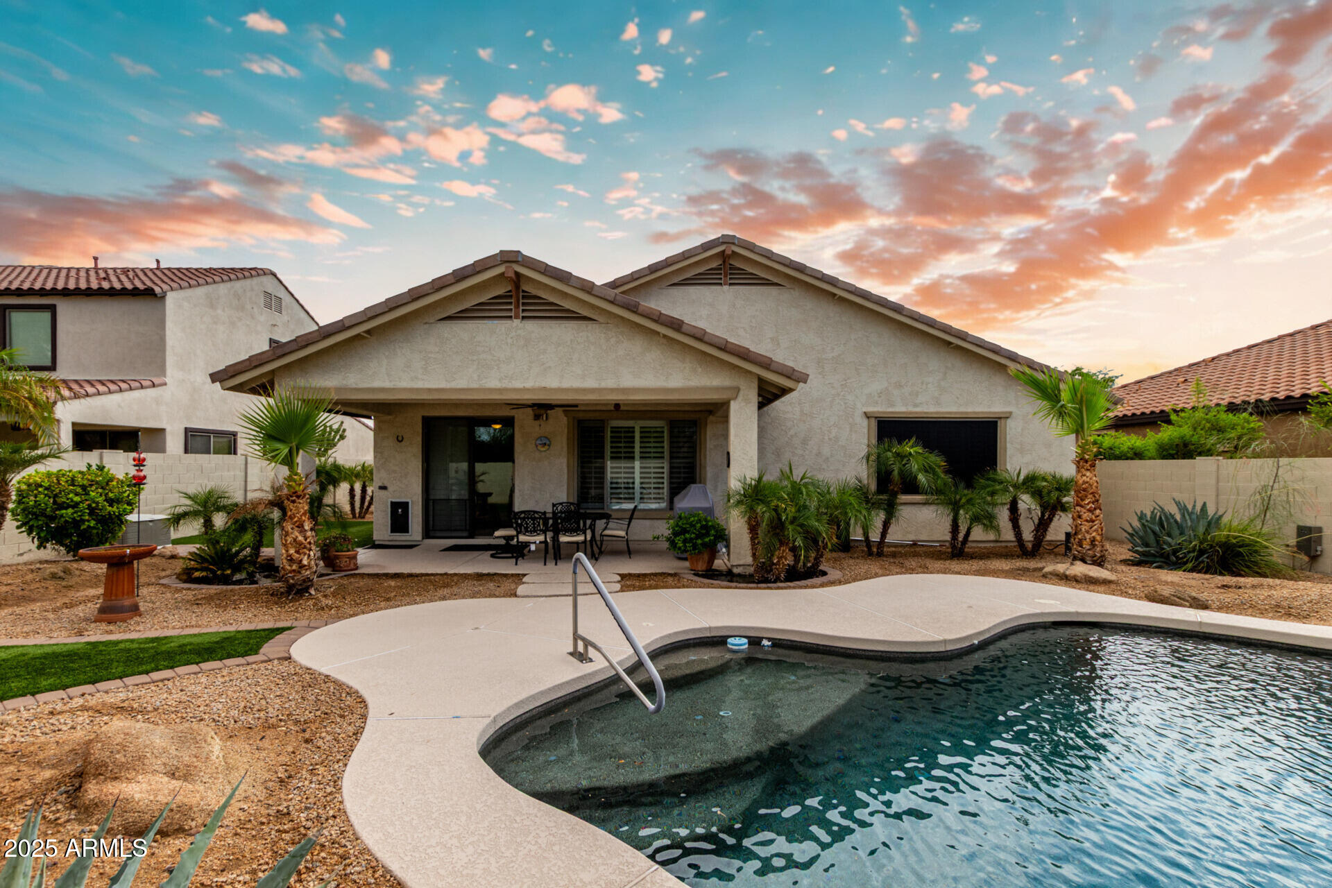 402 W LANTANA Place