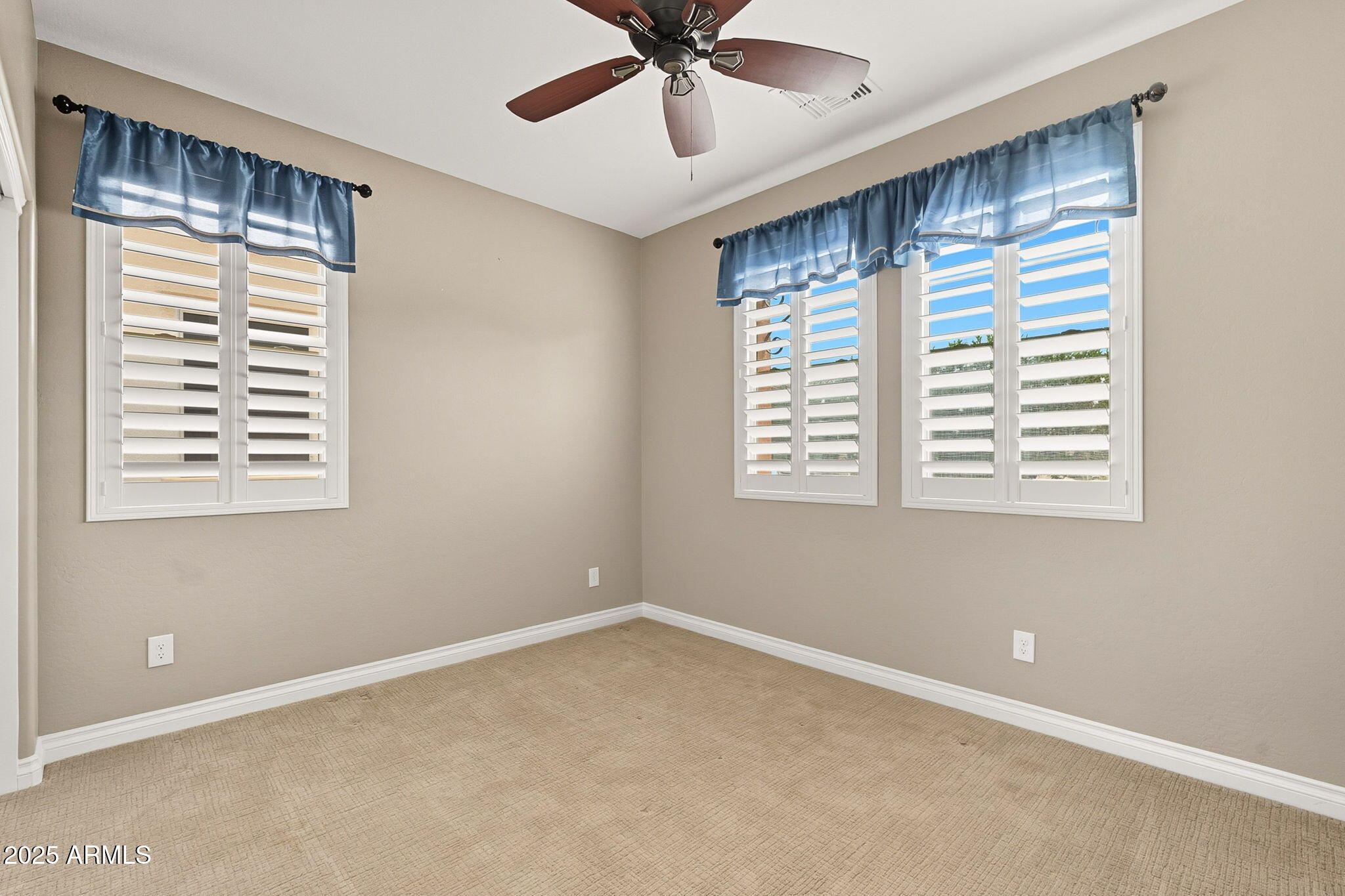 1518 E COPPER HOLLOW