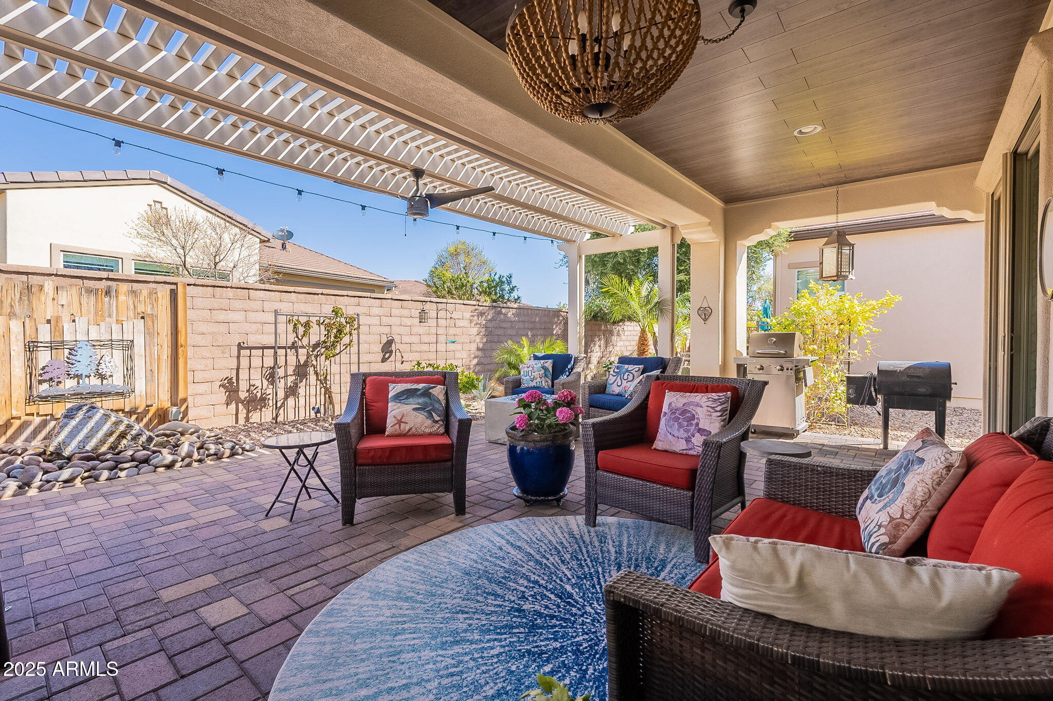 194 E LEMON Lane