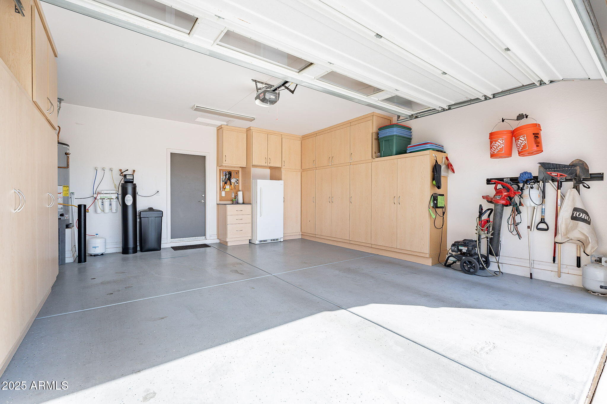 194 E LEMON Lane