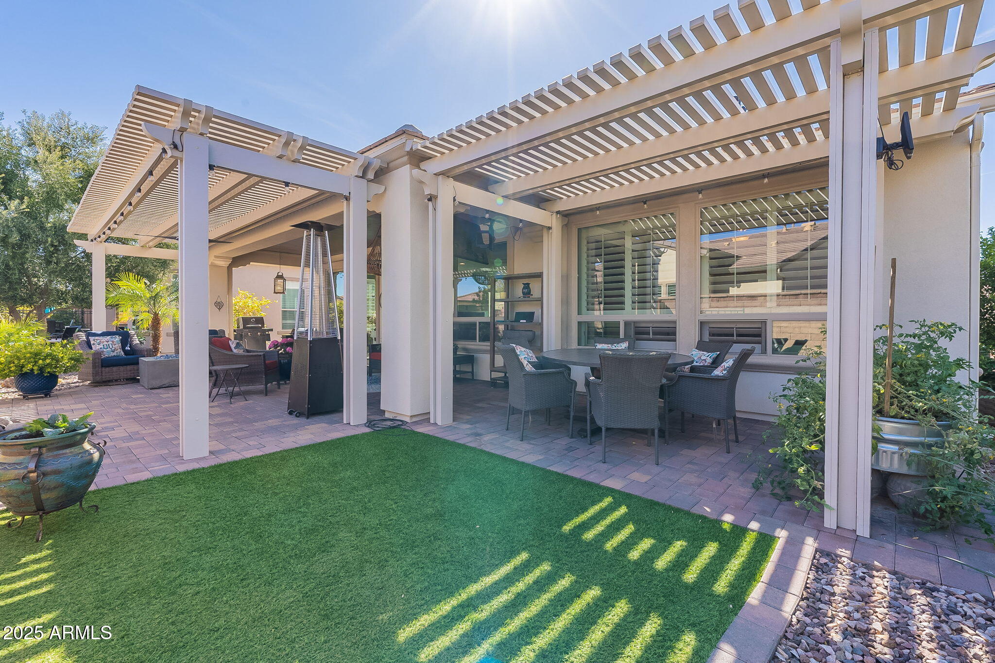 194 E LEMON Lane
