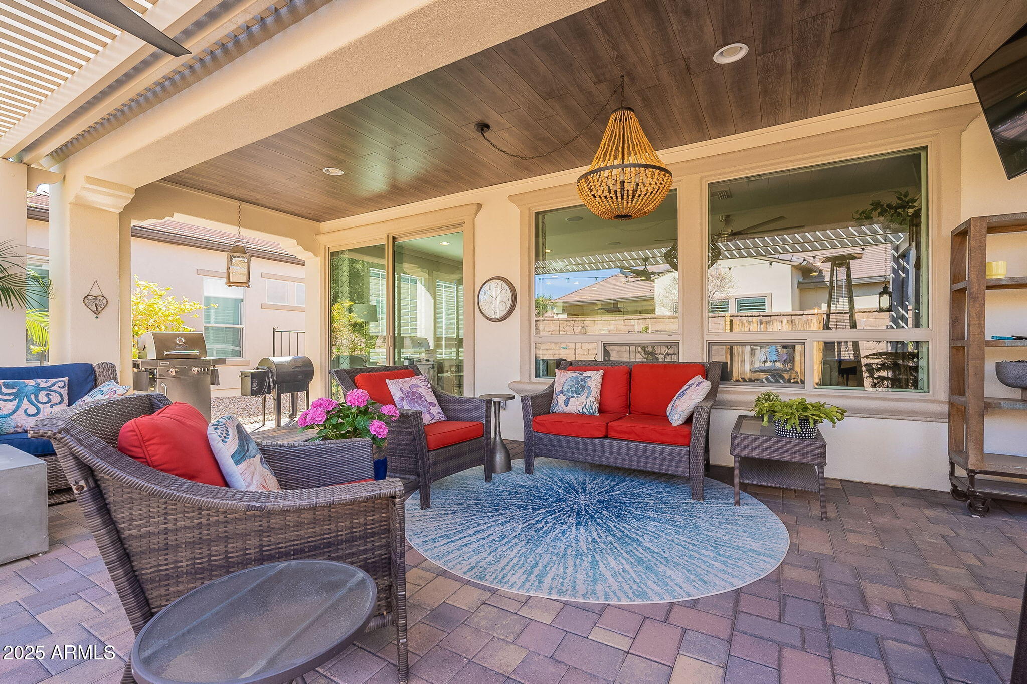 194 E LEMON Lane