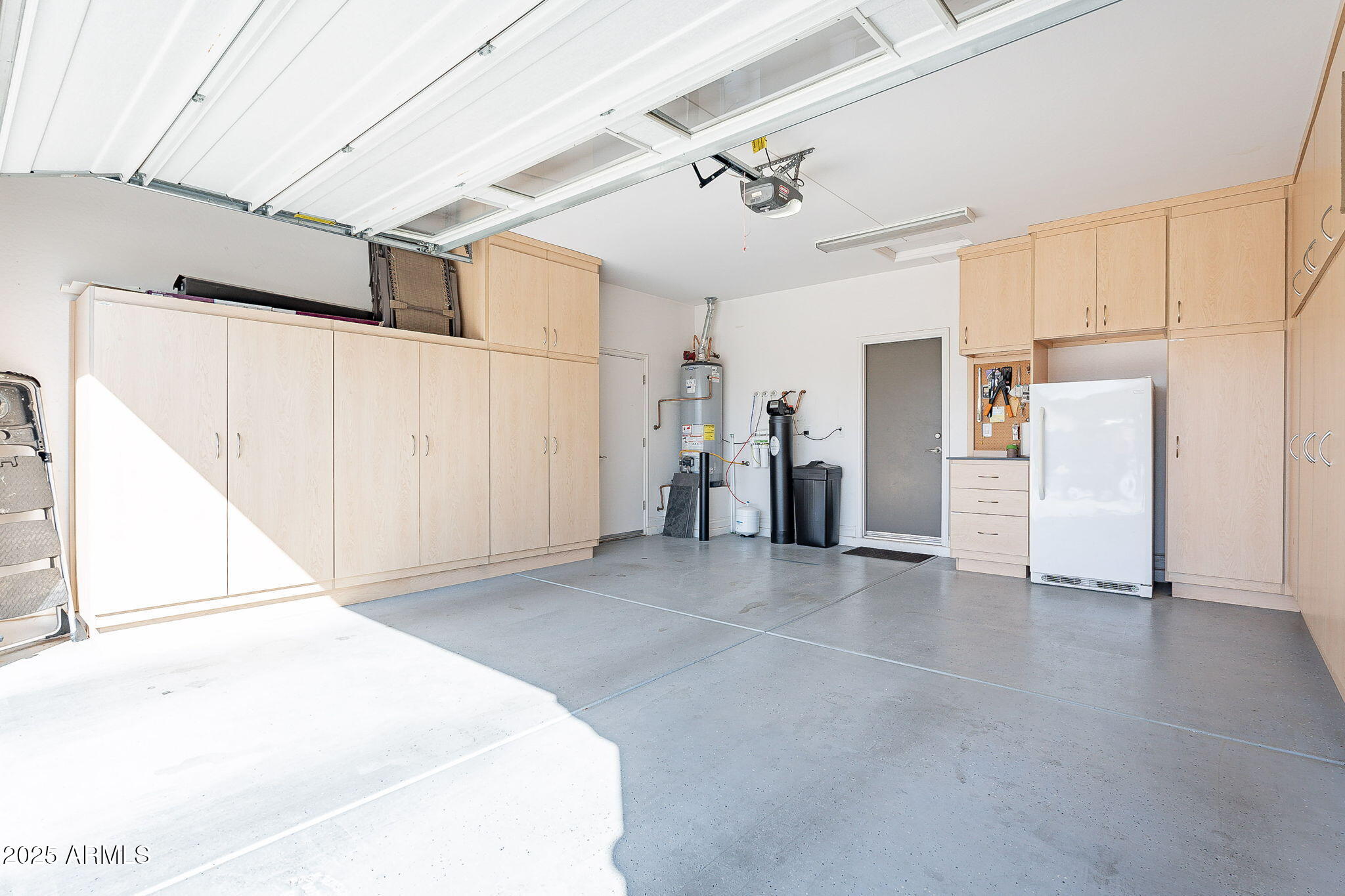 194 E LEMON Lane