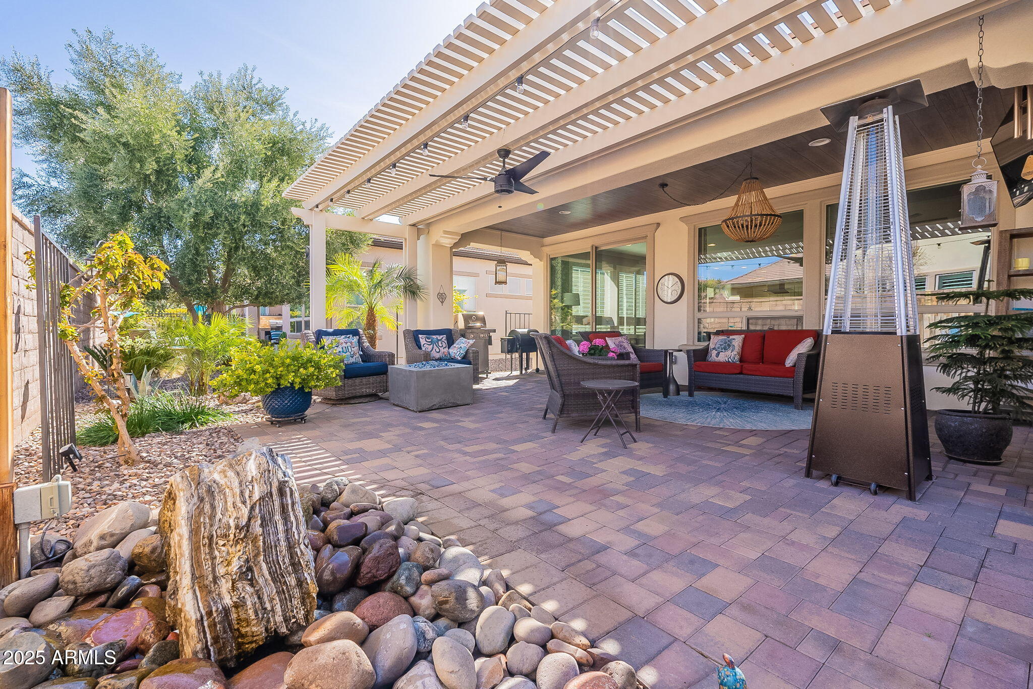 194 E LEMON Lane