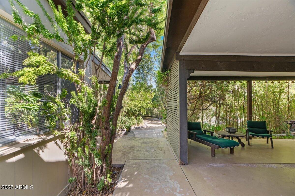5410 E VERNON Avenue