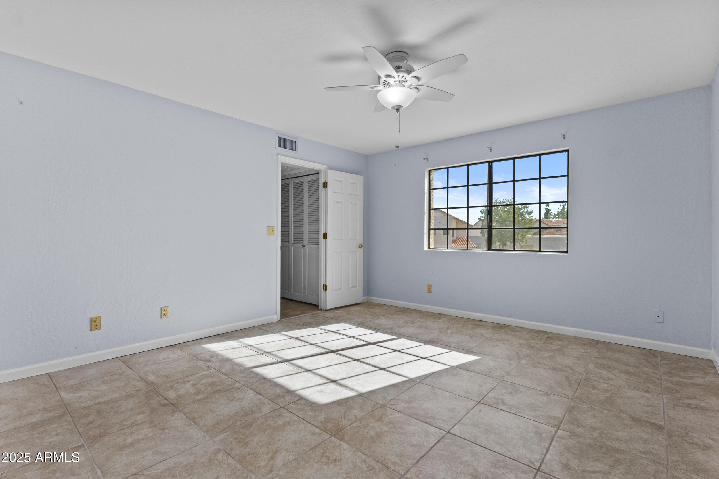 7800 E LINCOLN Drive 2092