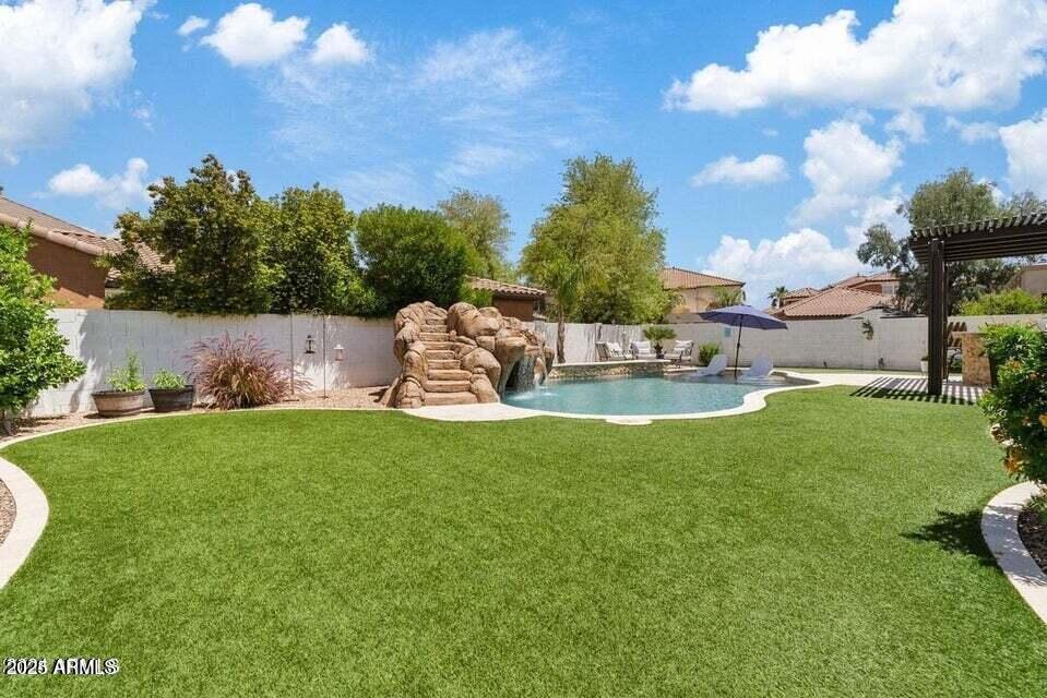 2176 E DESERT BROOM Drive