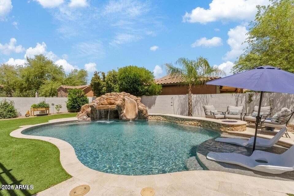 2176 E DESERT BROOM Drive