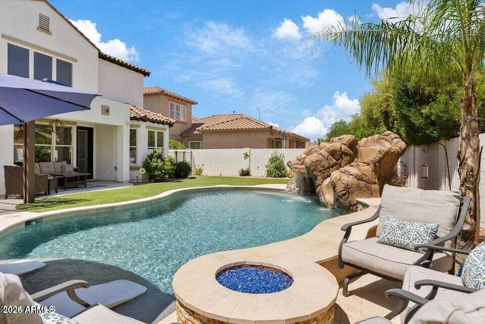 2176 E DESERT BROOM Drive