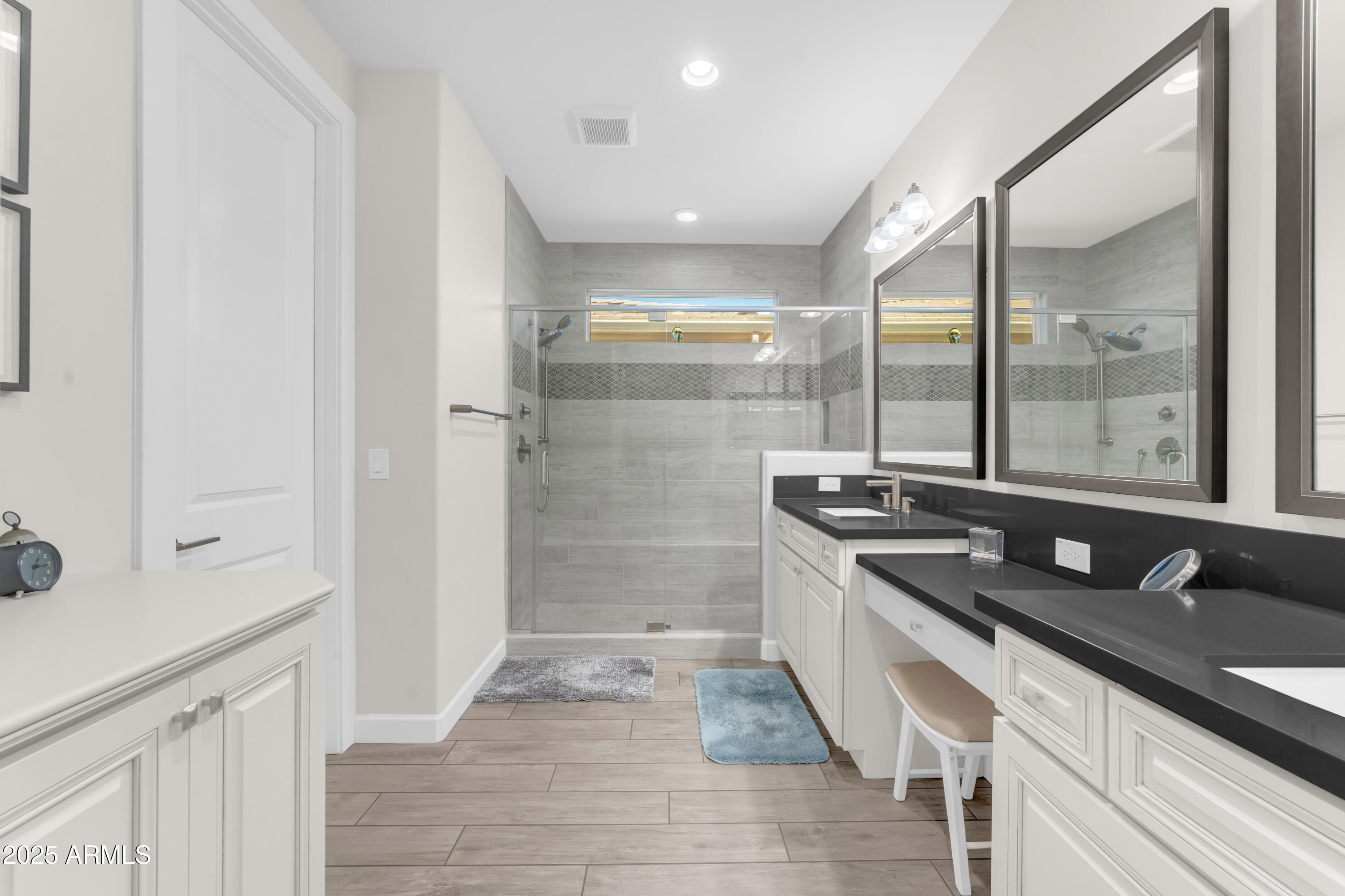 201 E LEMON Lane