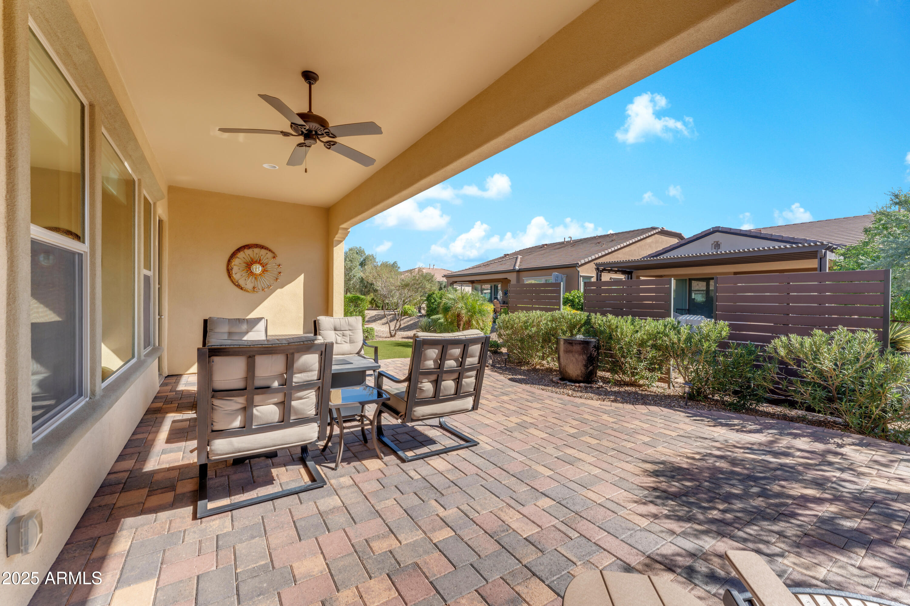 201 E LEMON Lane
