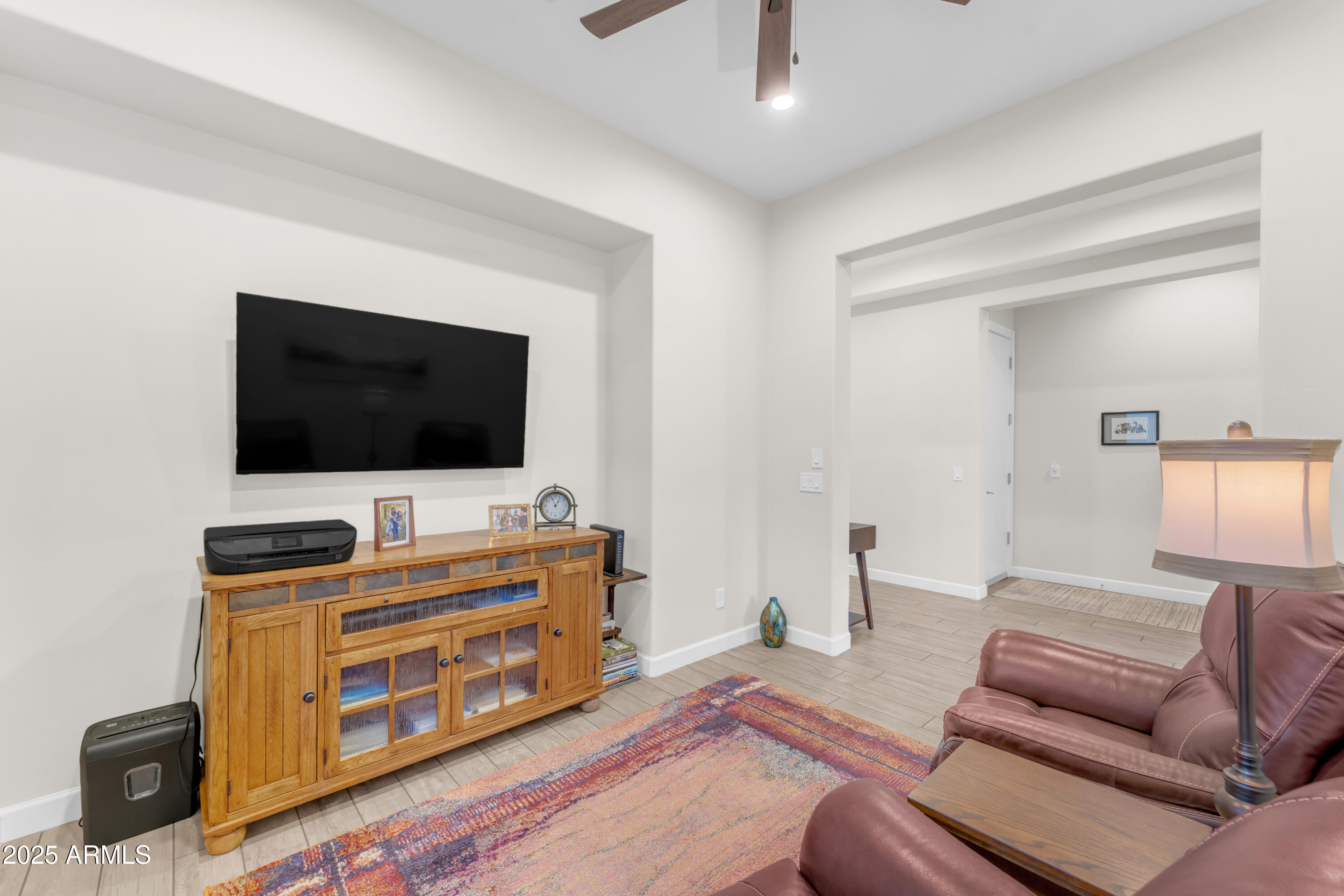 201 E LEMON Lane
