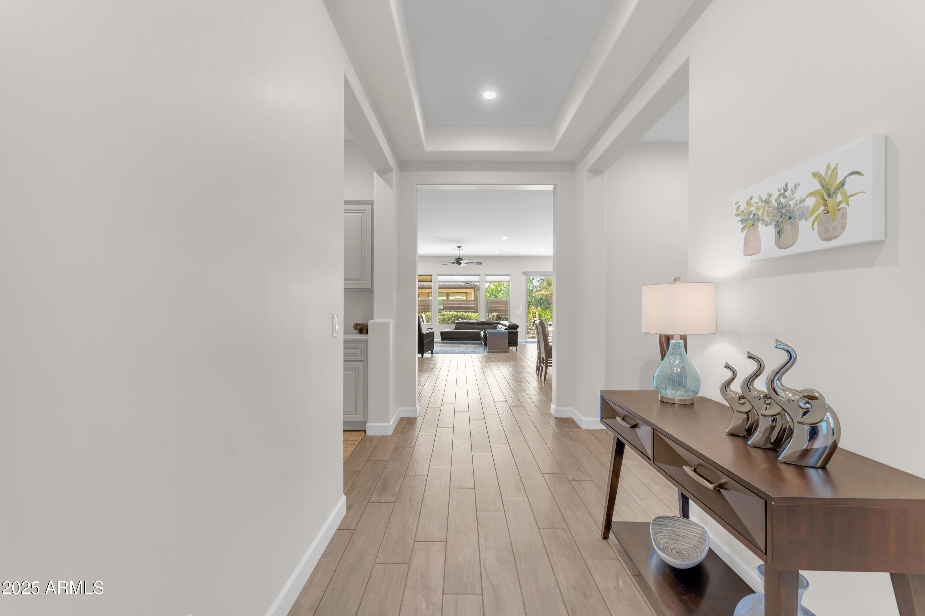201 E LEMON Lane