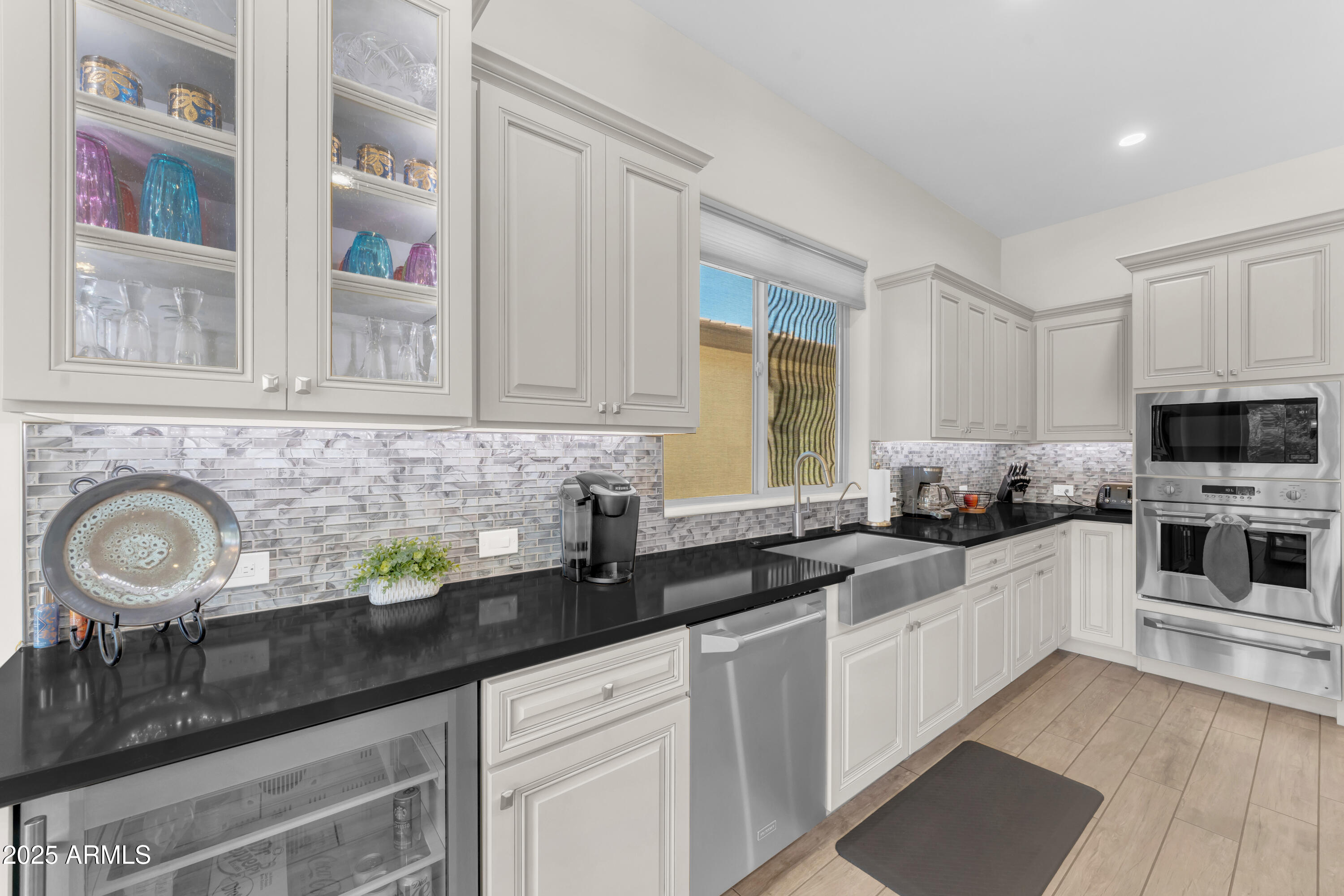 201 E LEMON Lane