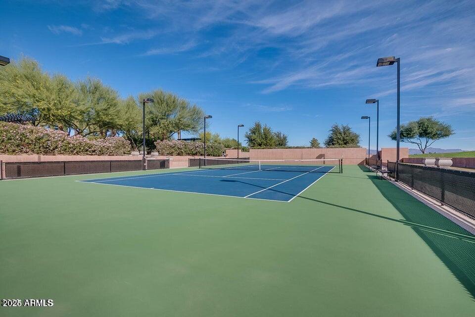 201 E LEMON Lane
