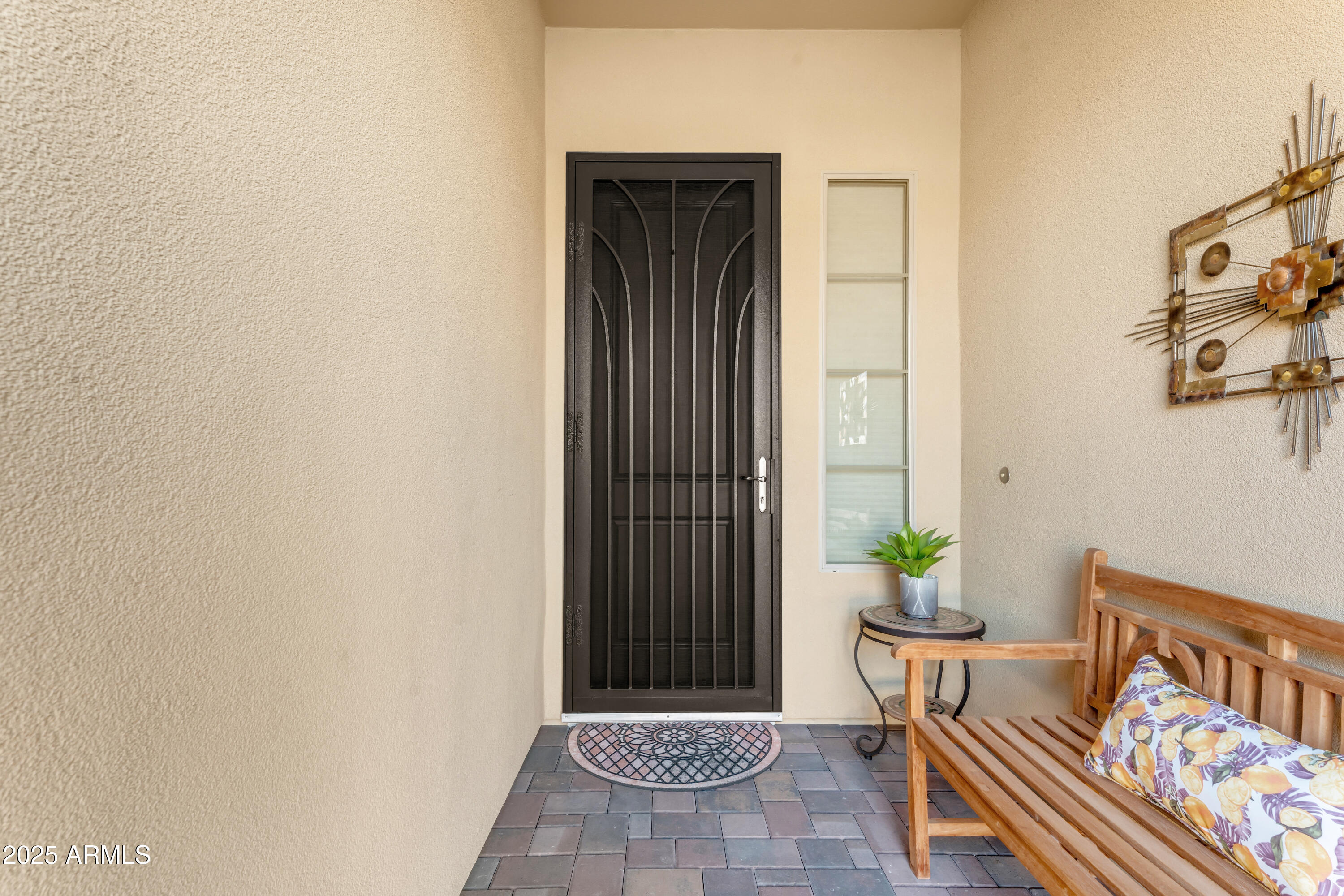 201 E LEMON Lane