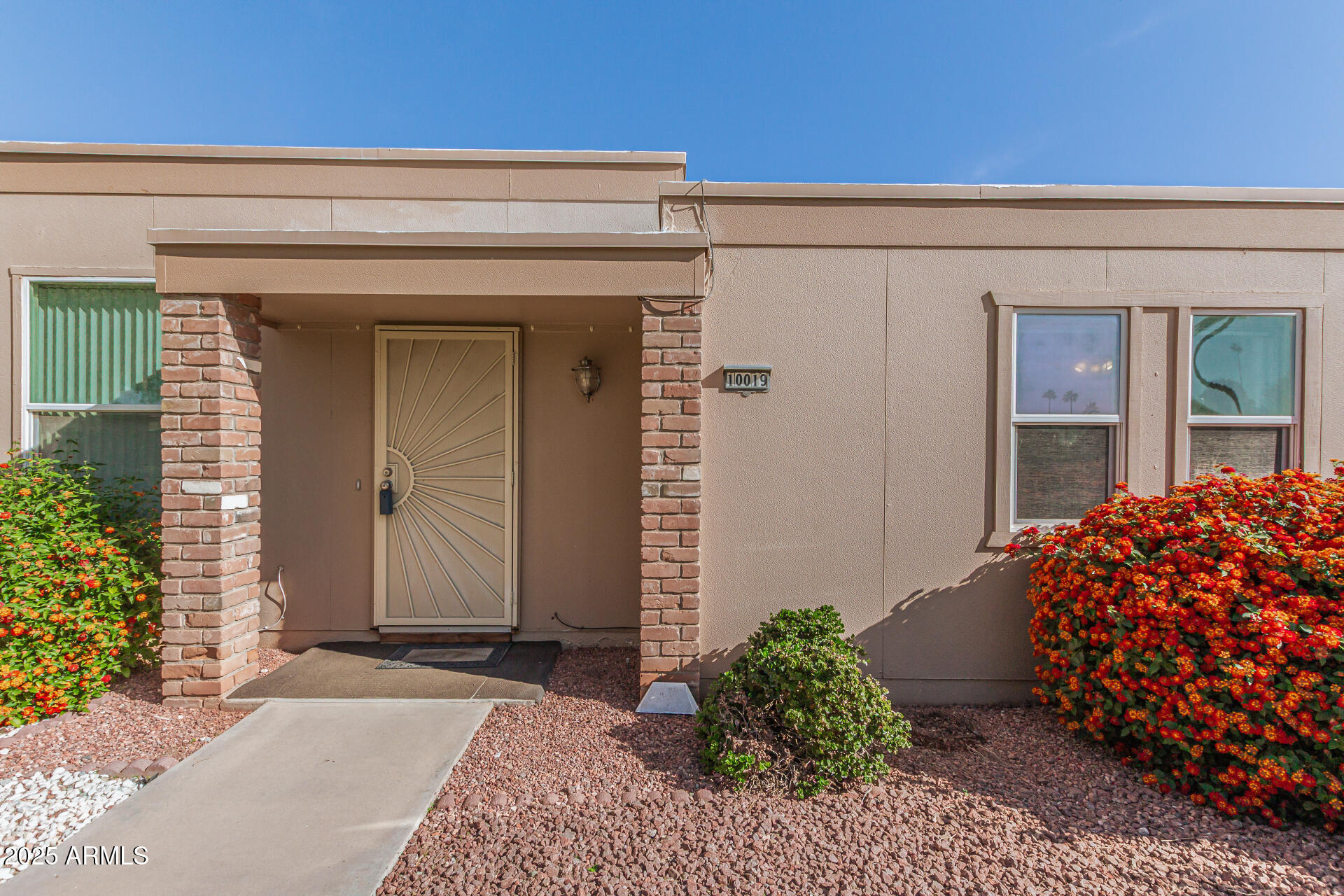 10019 W THUNDERBIRD Boulevard