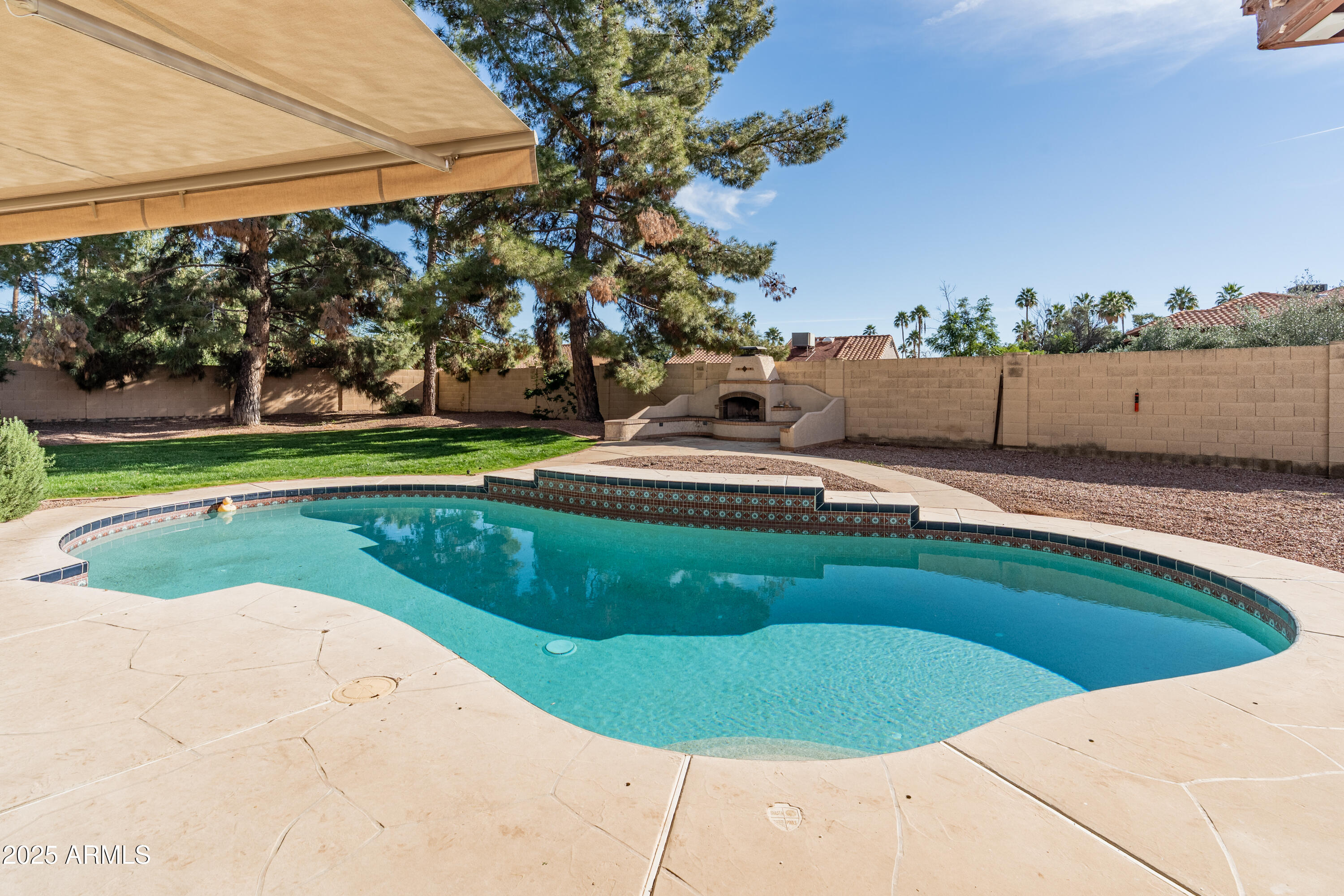 5441 E KELTON Lane