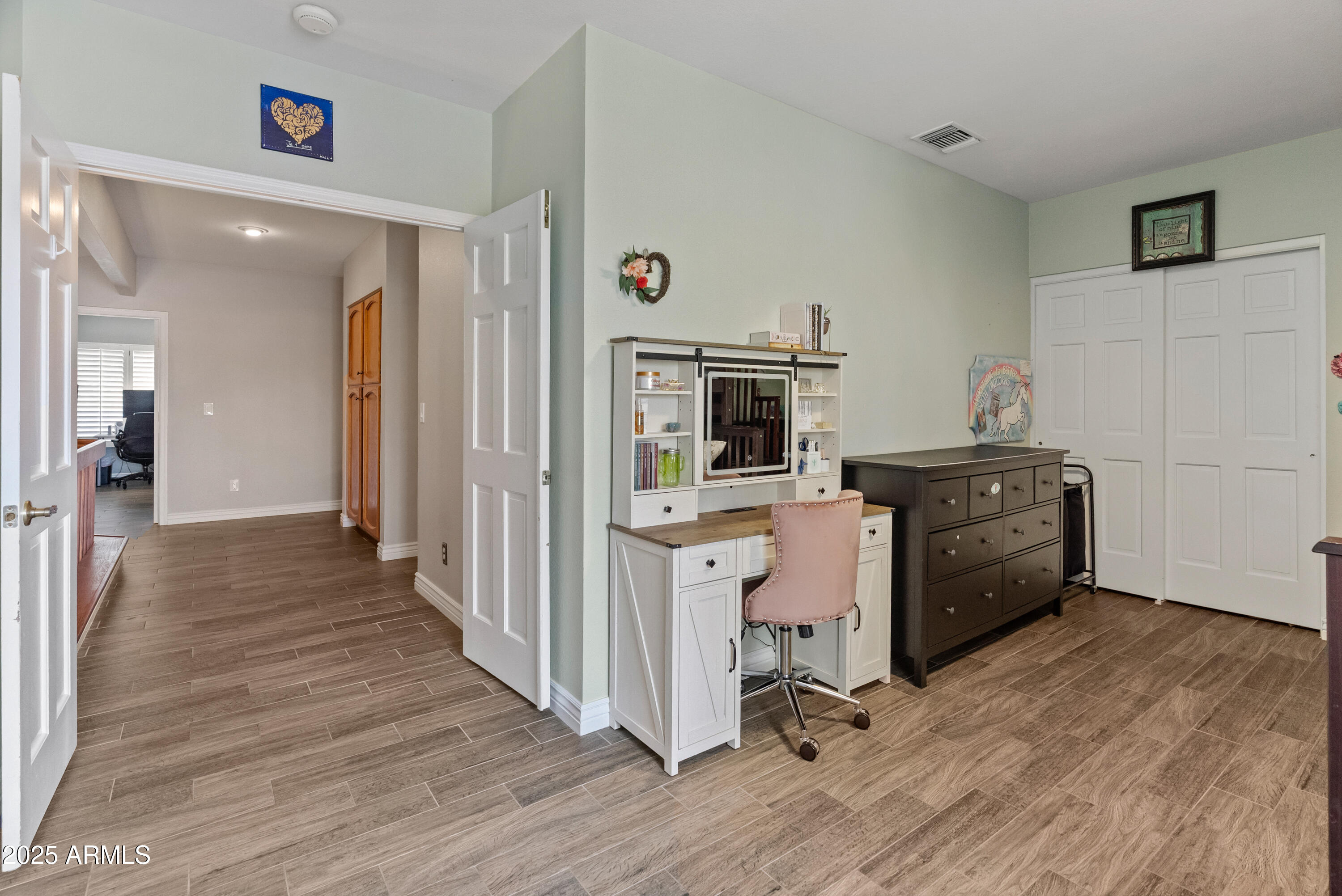 5441 E KELTON Lane