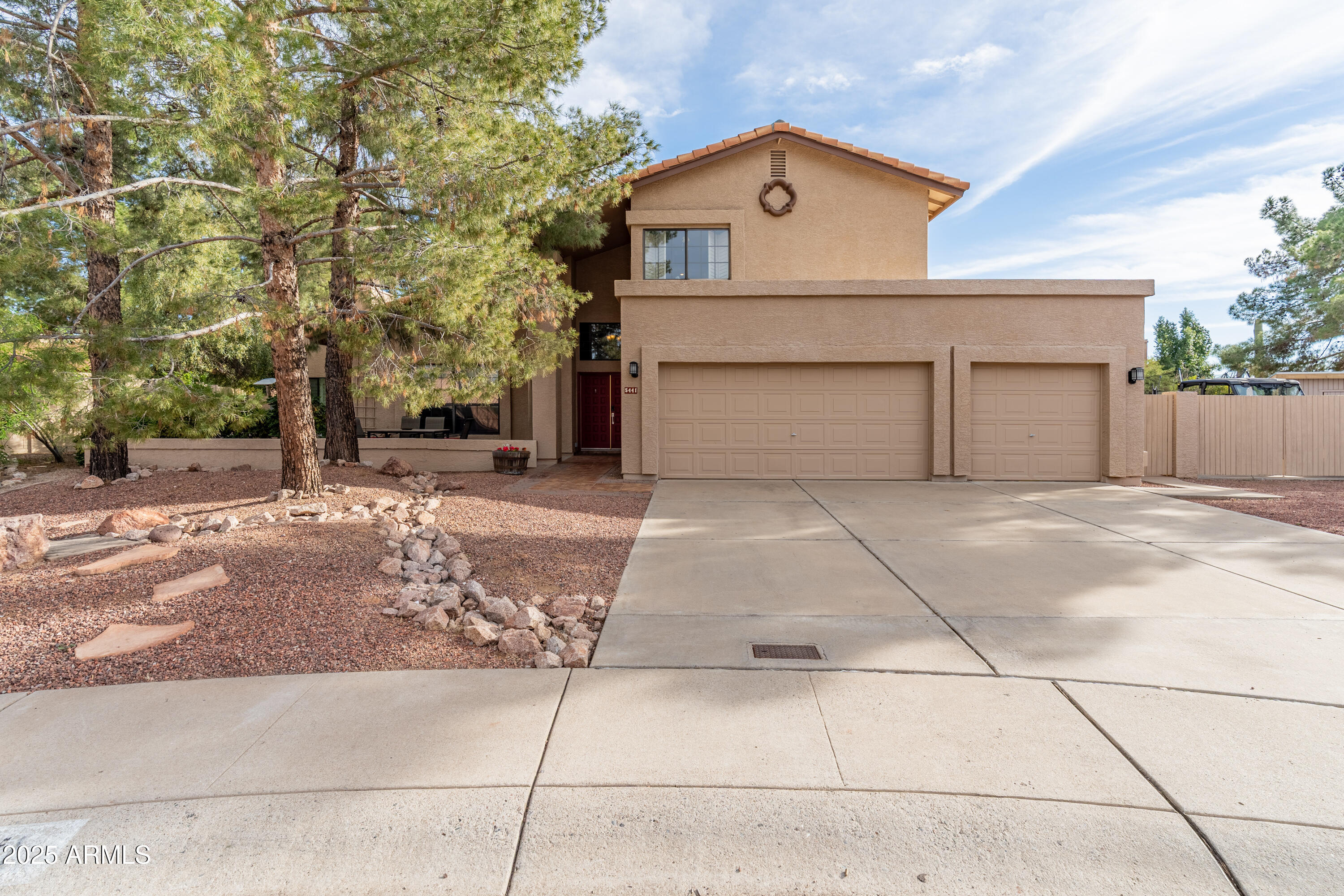 5441 E KELTON Lane