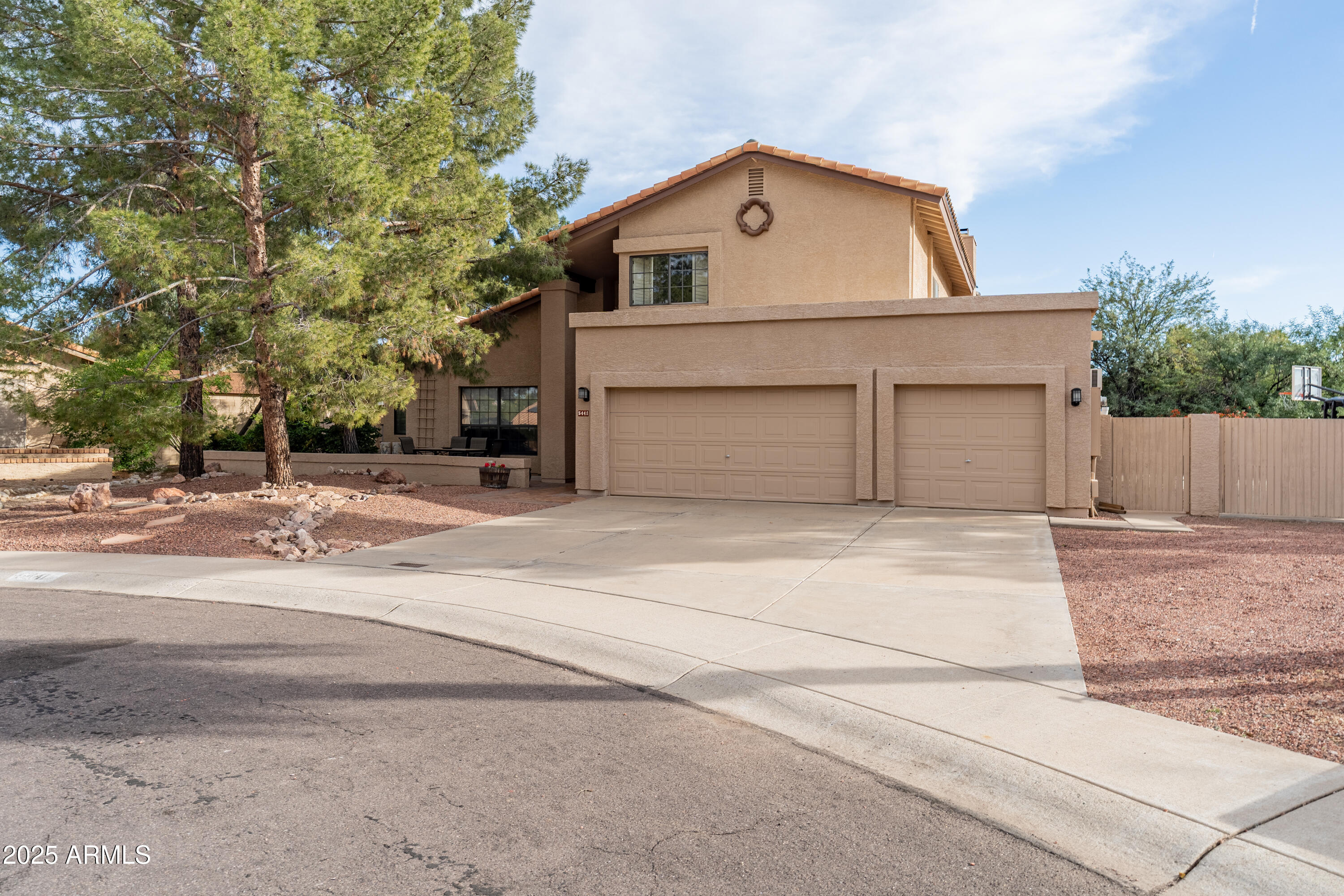 5441 E KELTON Lane
