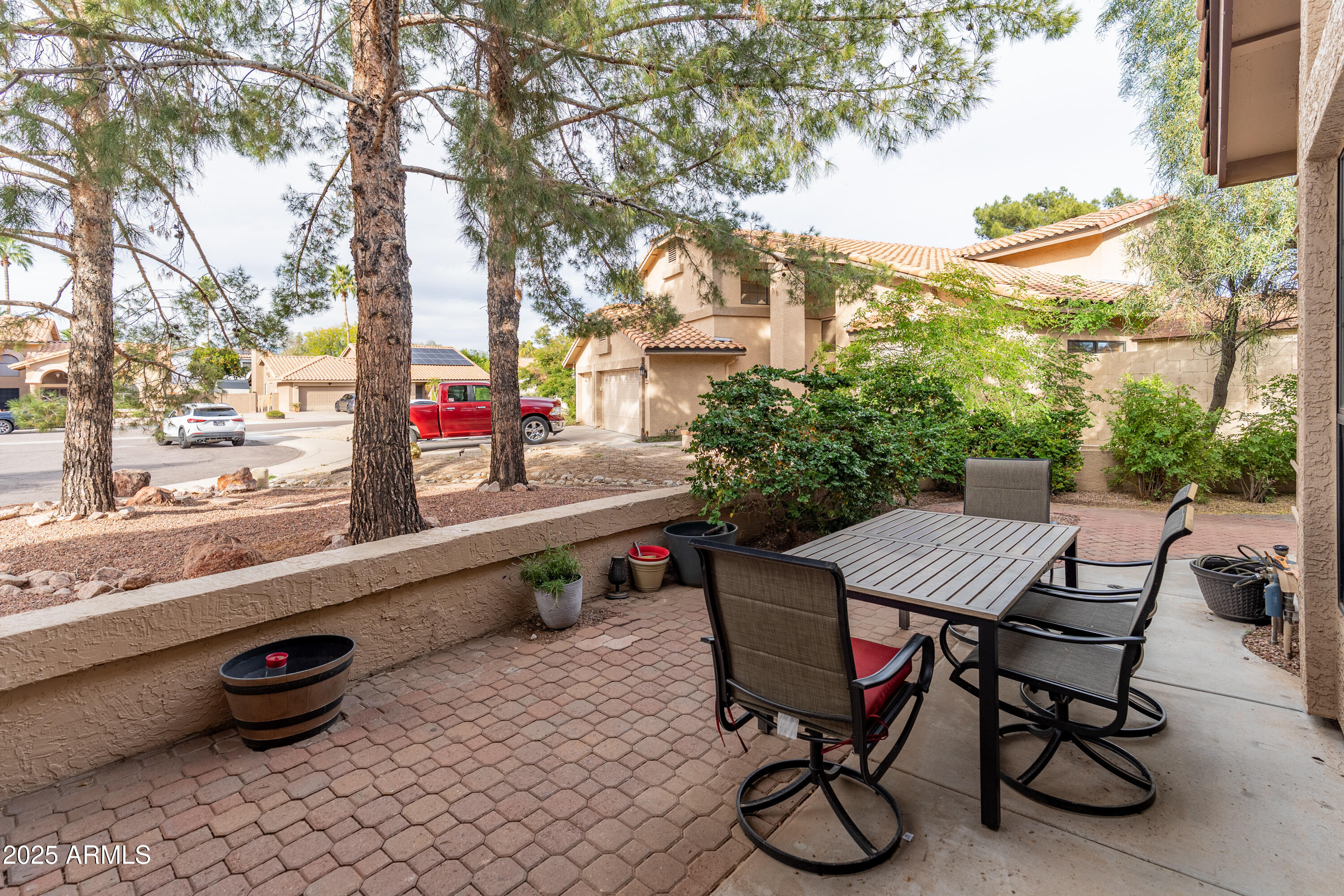 5441 E KELTON Lane