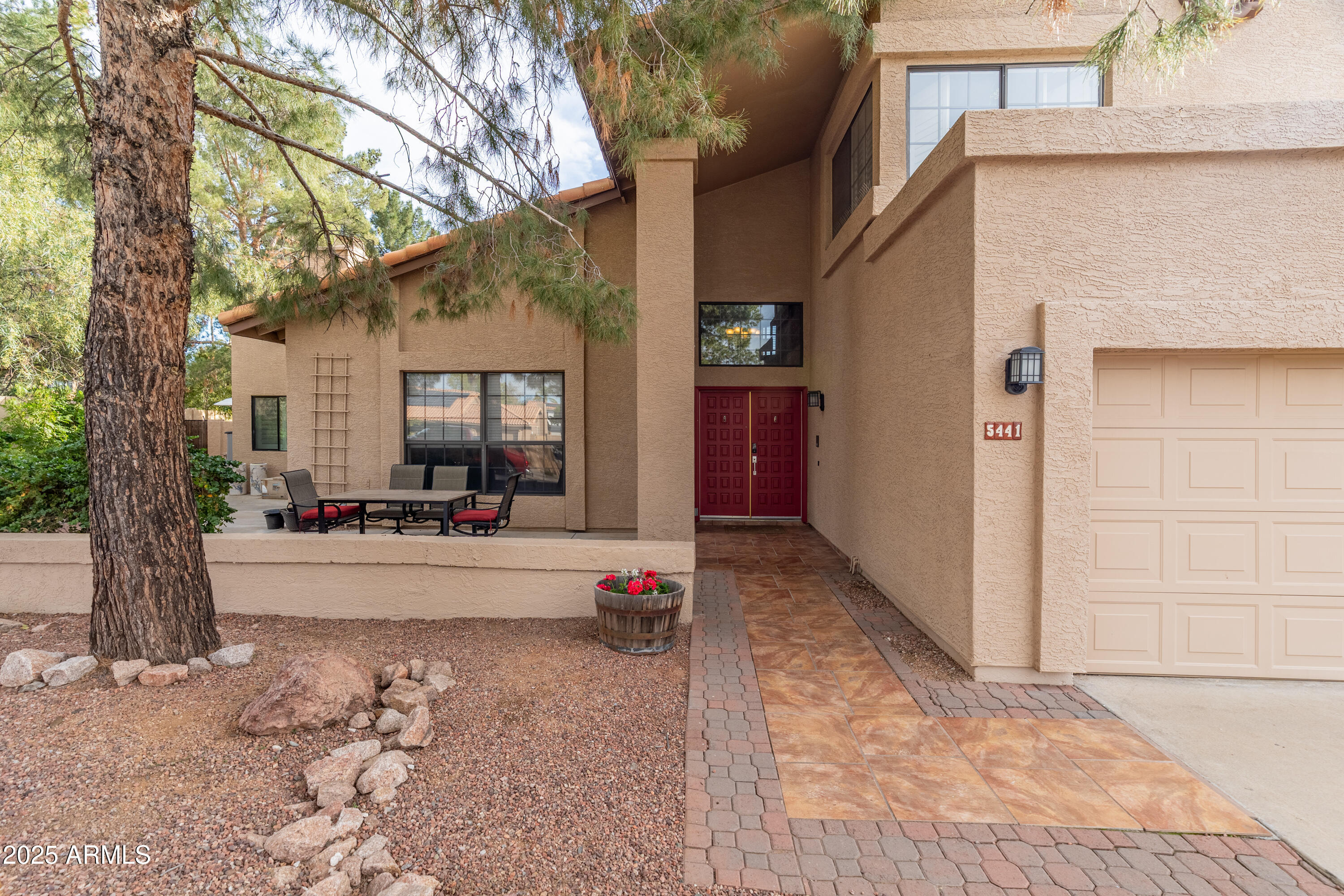 5441 E KELTON Lane