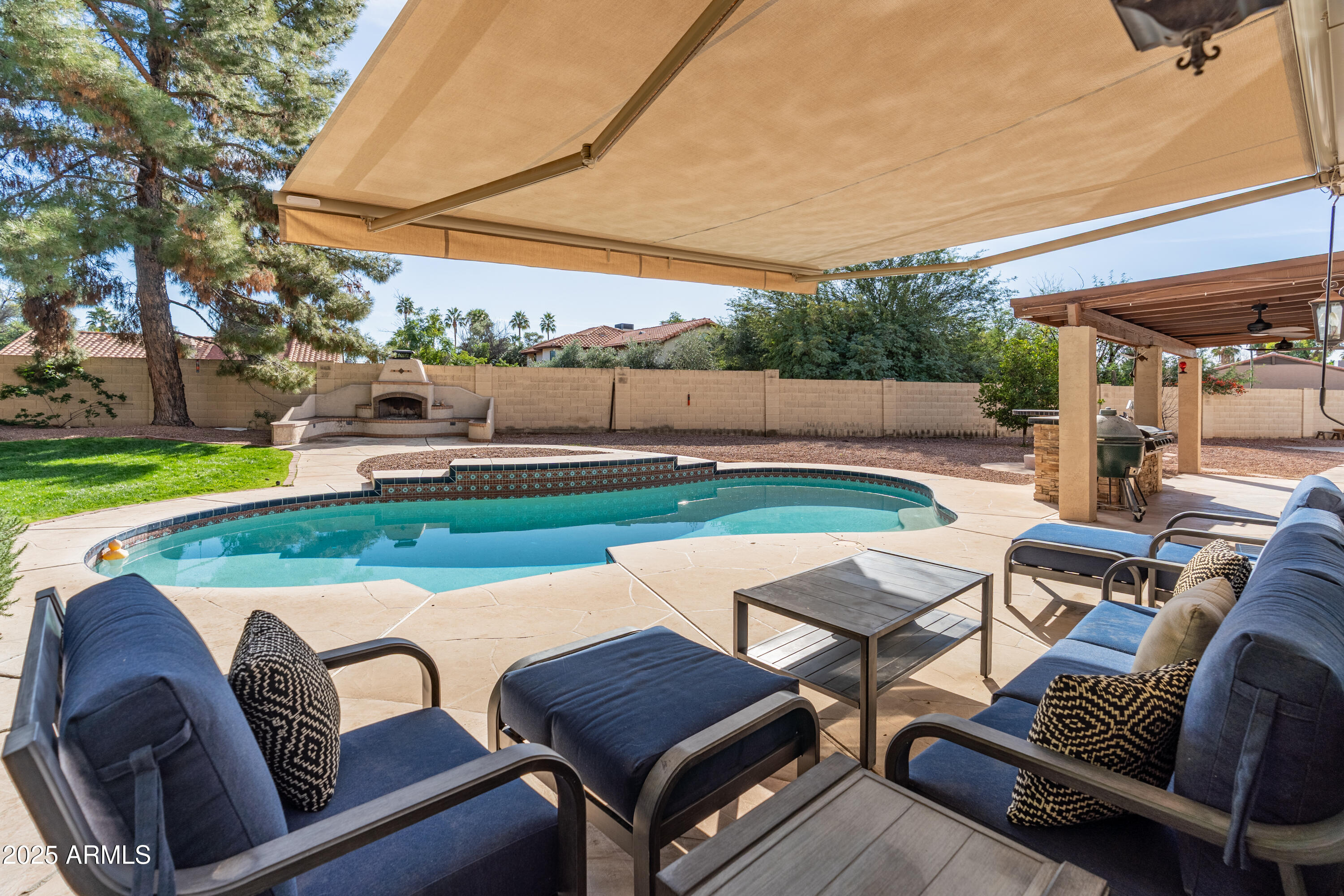 5441 E KELTON Lane