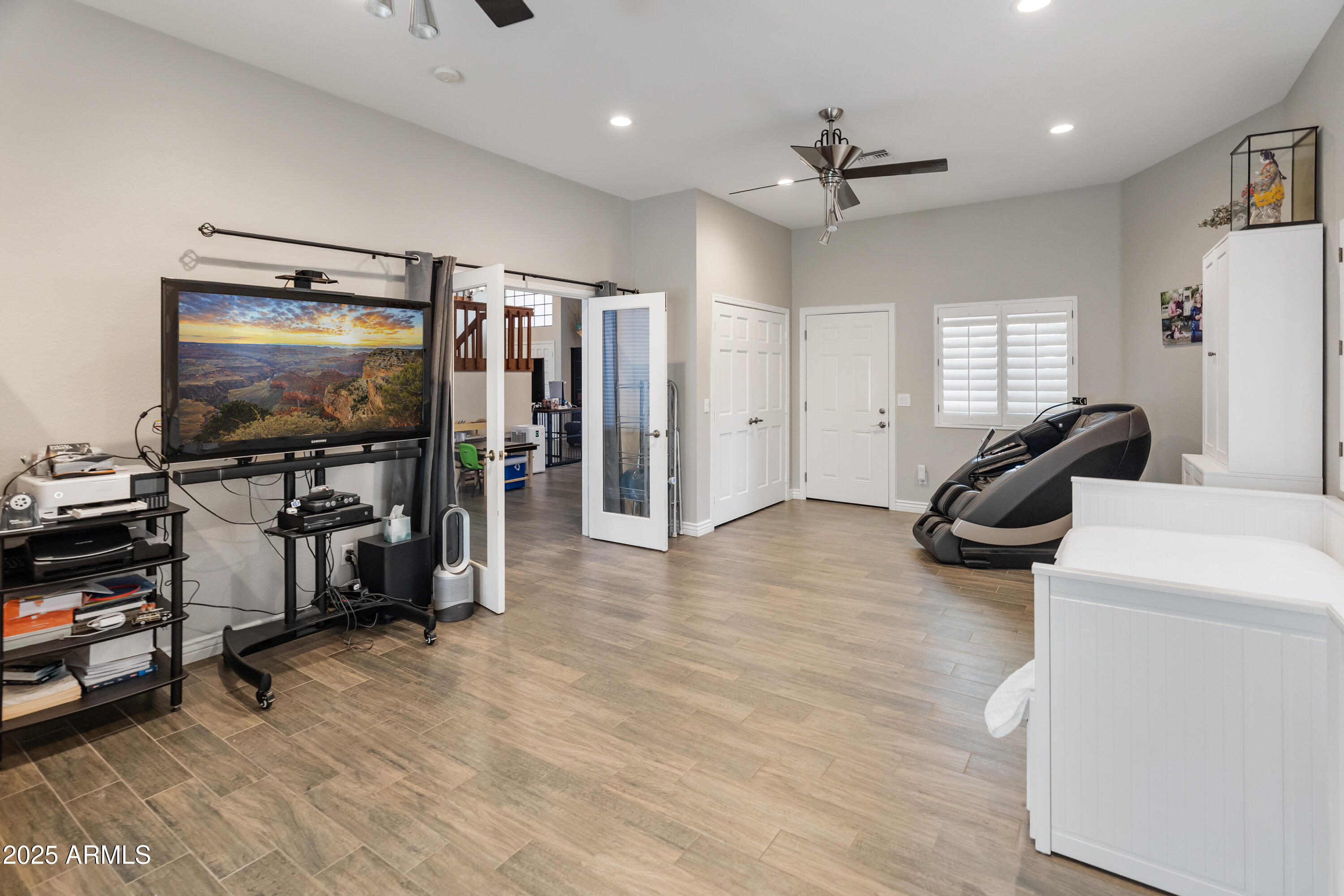 5441 E KELTON Lane