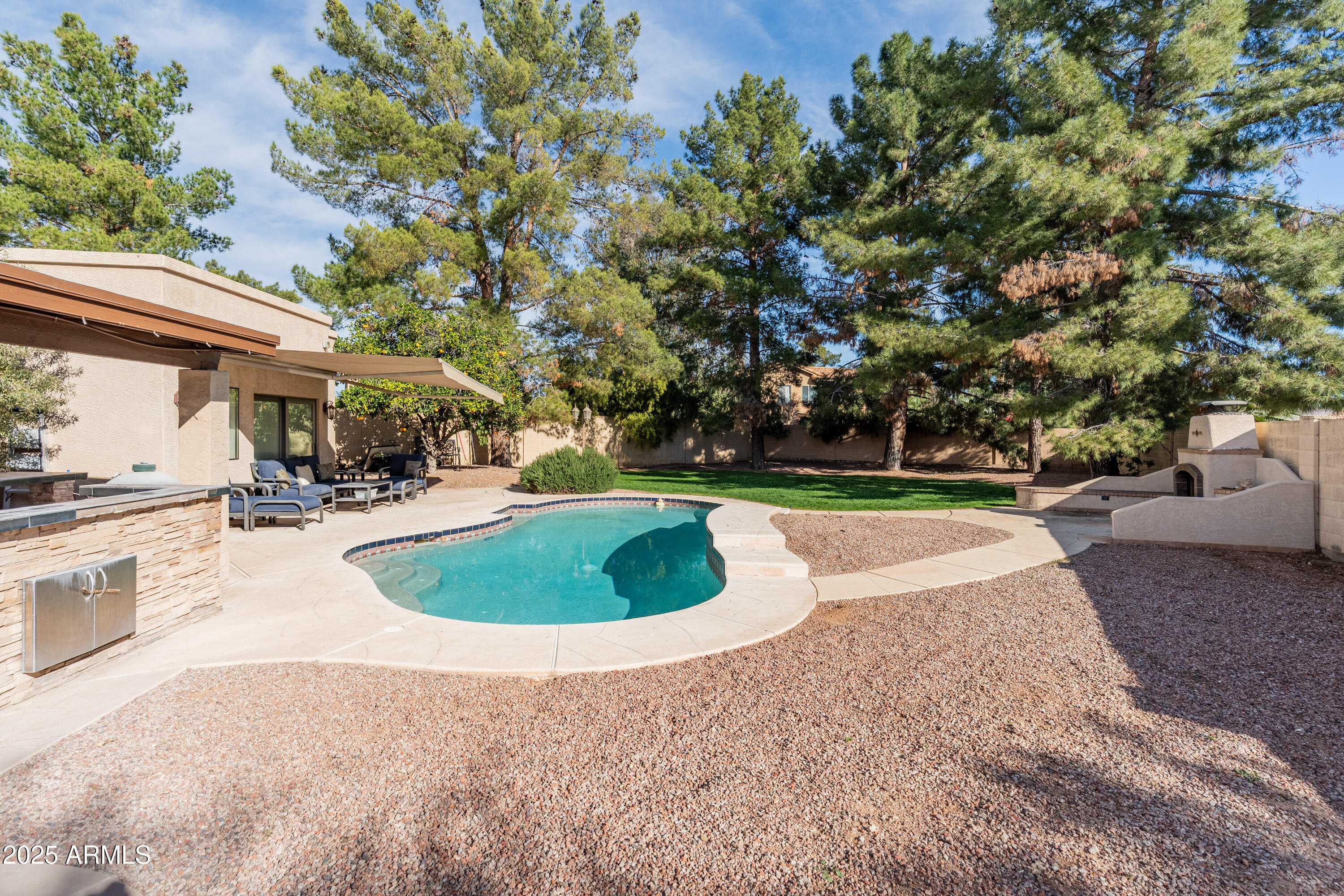 5441 E KELTON Lane