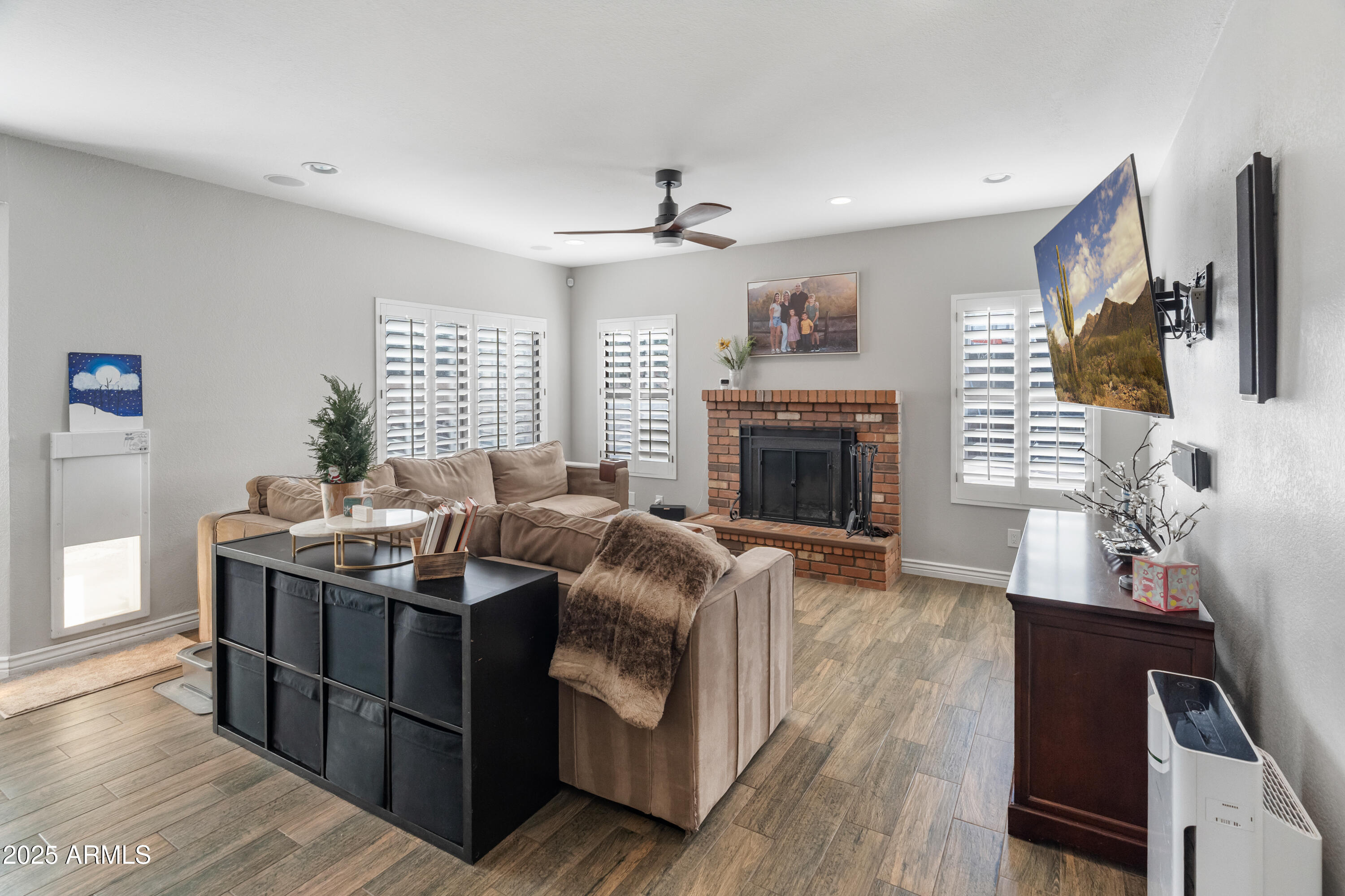 5441 E KELTON Lane
