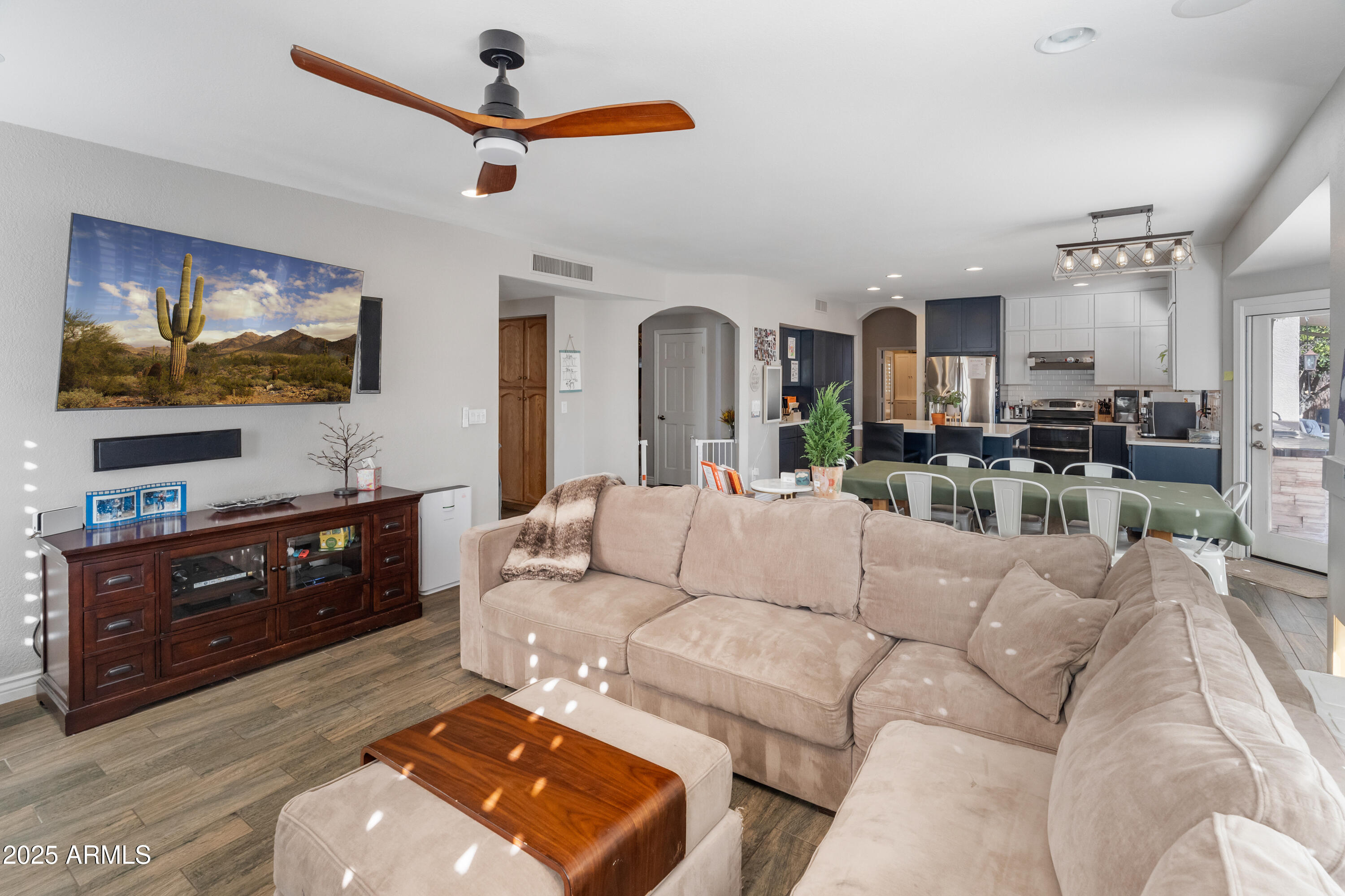 5441 E KELTON Lane