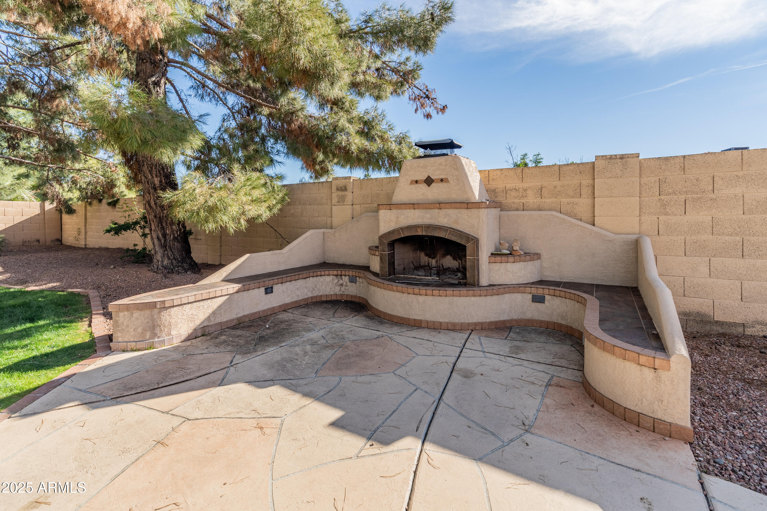 5441 E KELTON Lane