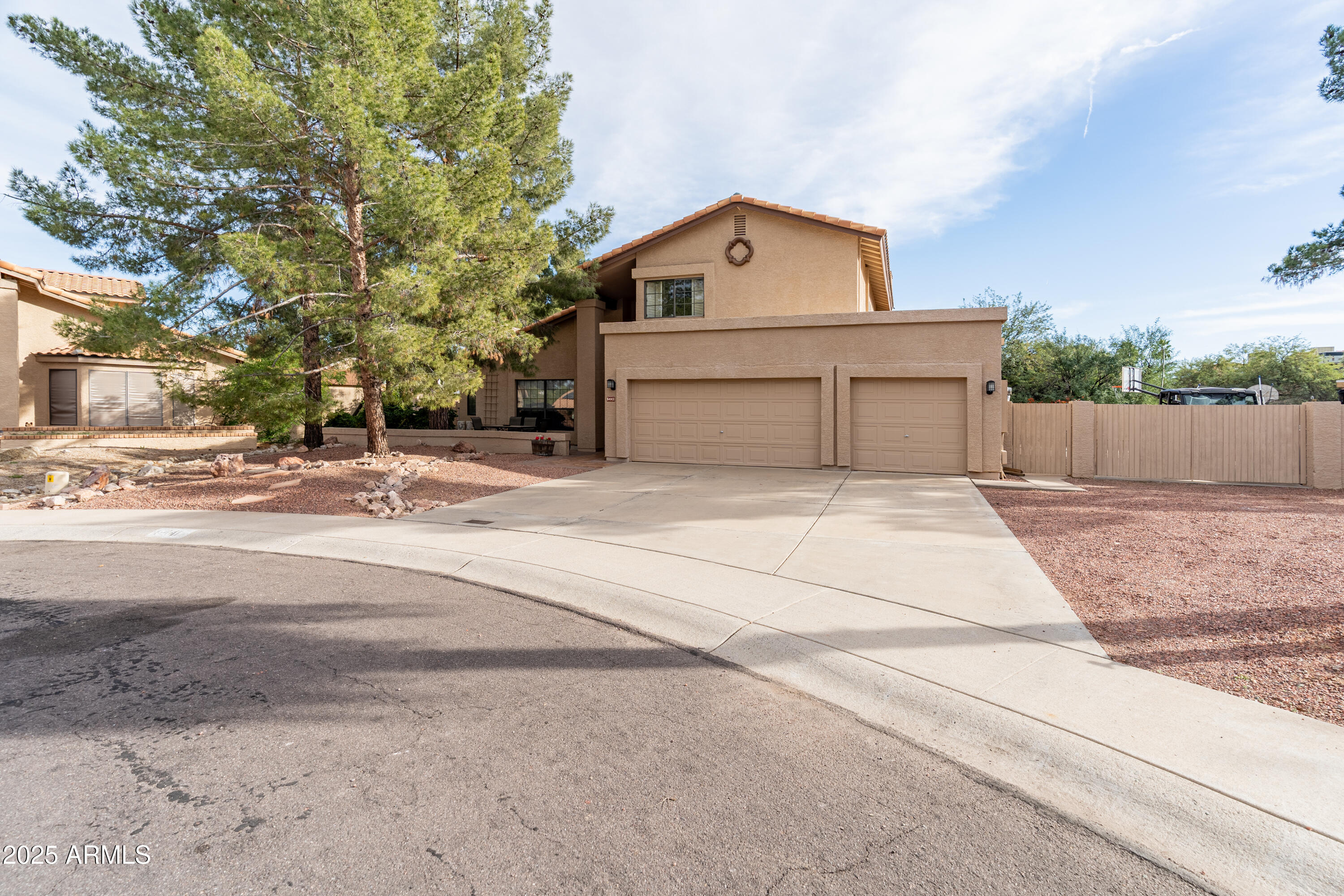 5441 E KELTON Lane