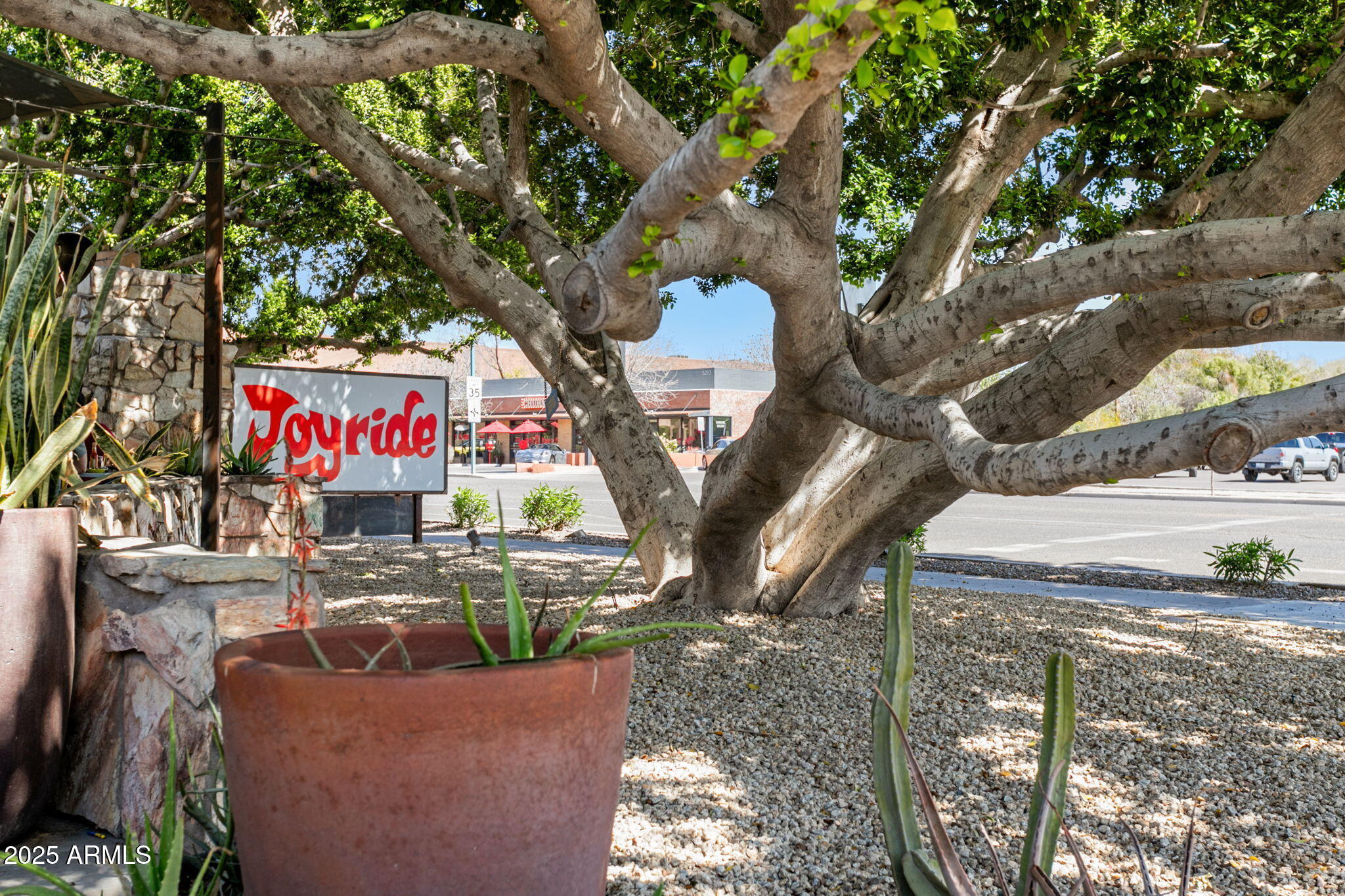 610 E MONTEBELLO Avenue 41