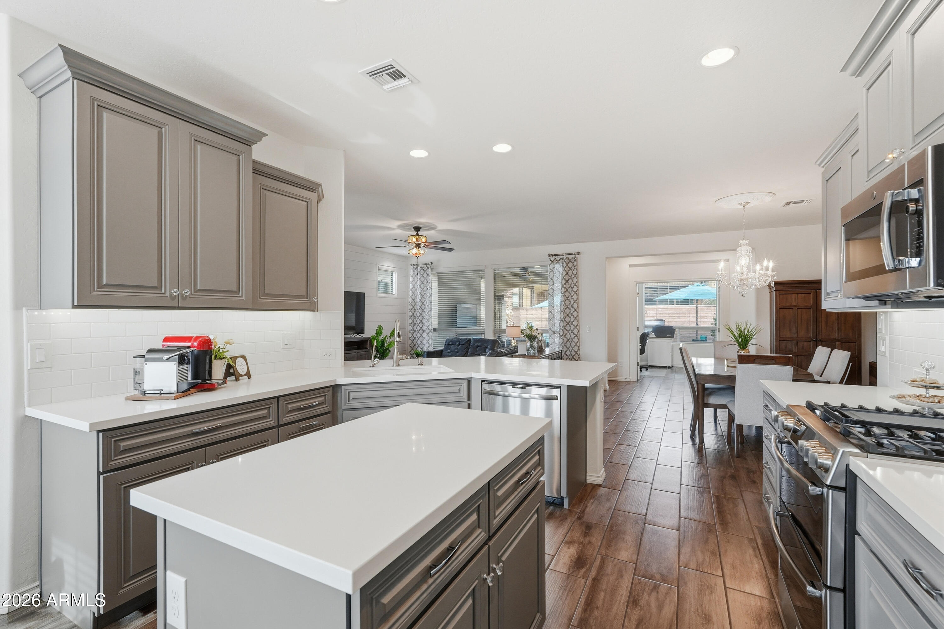854 E FARMERS Lane