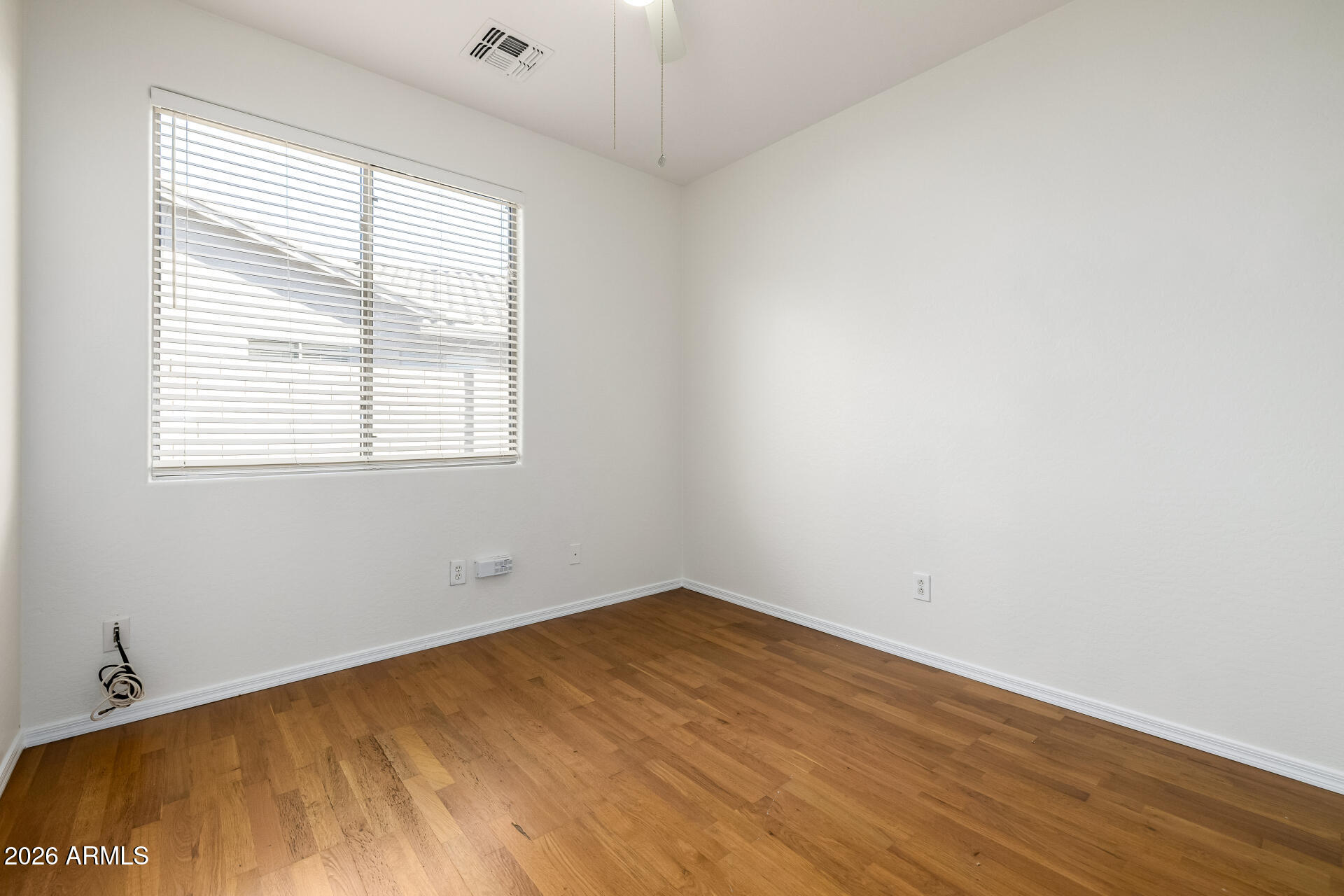 2419 W WARREN Drive