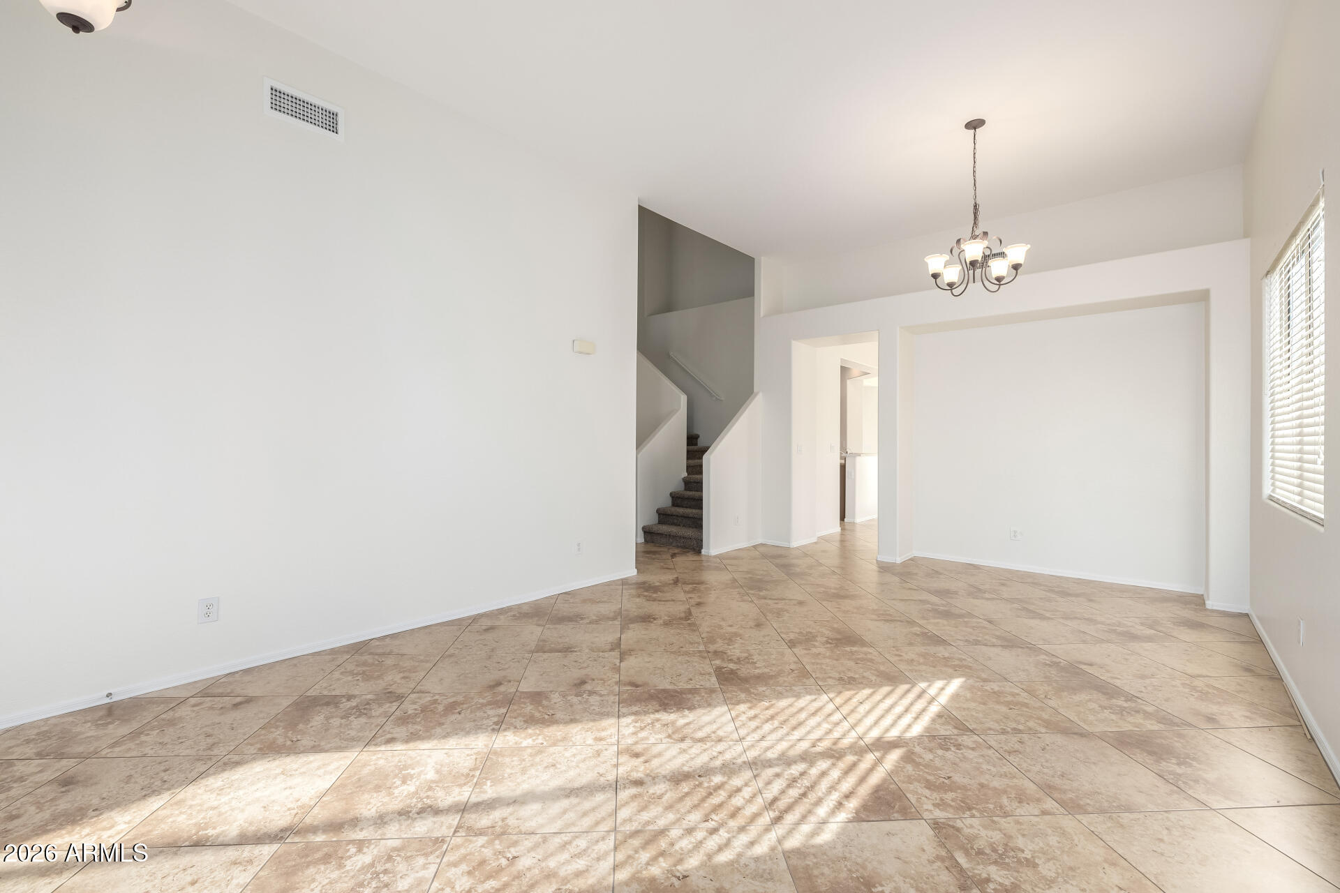2419 W WARREN Drive