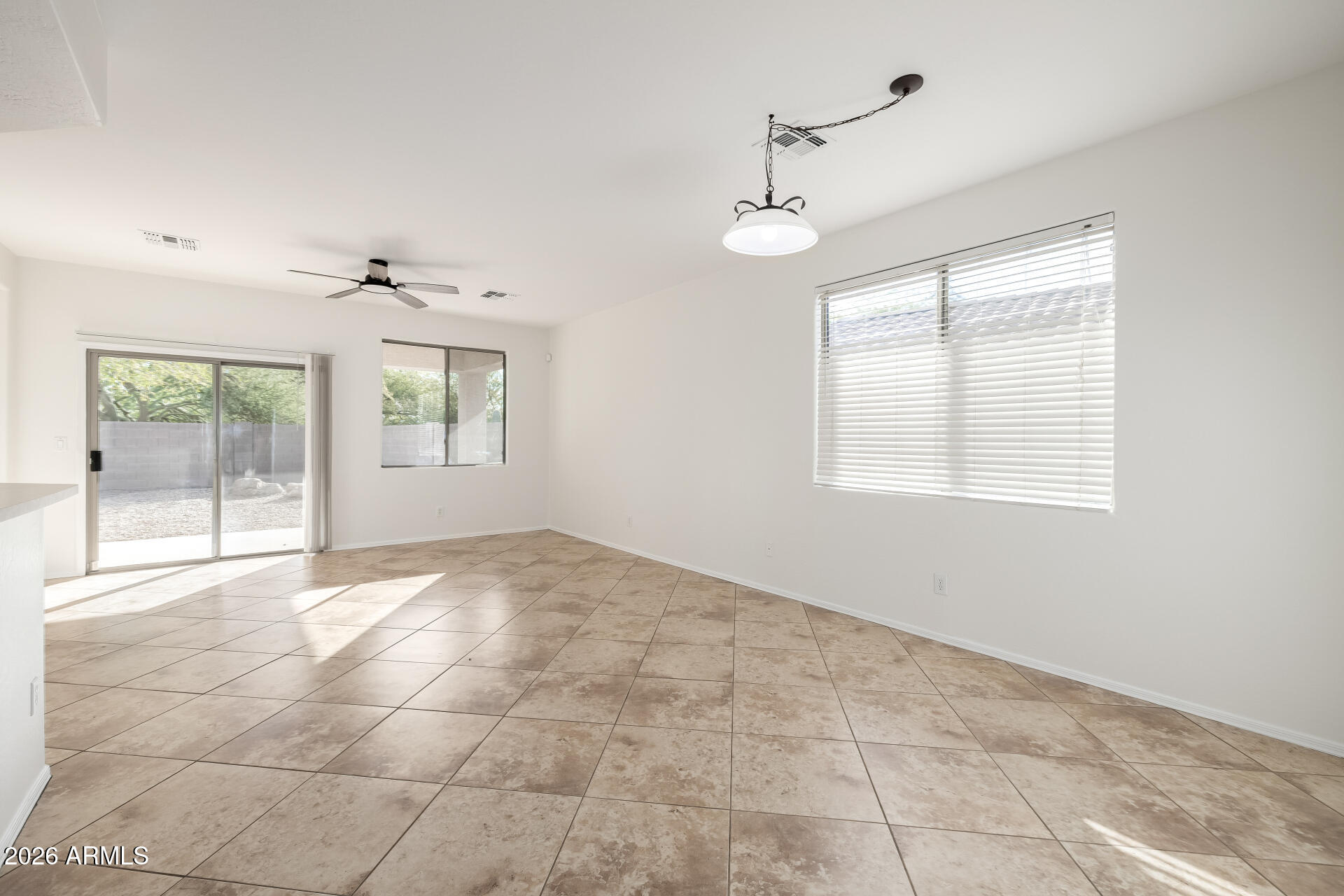 2419 W WARREN Drive
