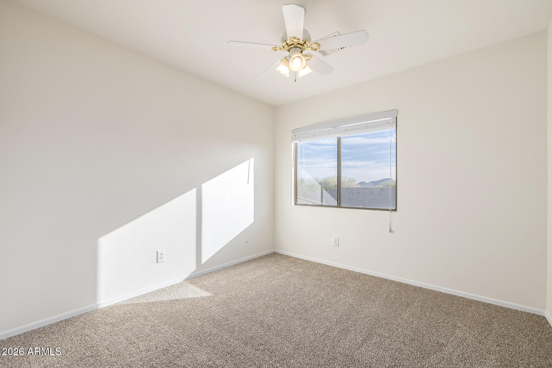 2419 W WARREN Drive